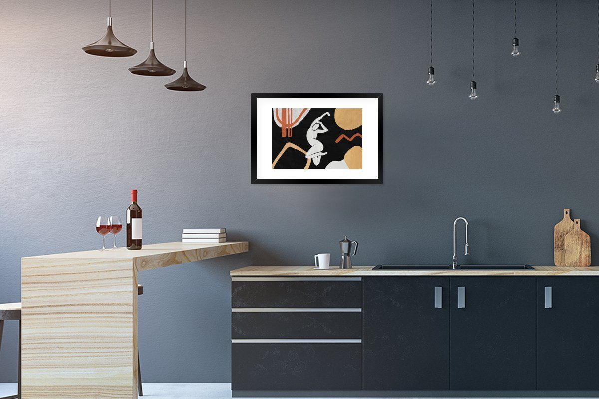 Kunst, MuchoWow Rahmen, Bilderrahmen - (1 - St), mit Figur Schwarzem Poster Frau Gerahmtes Kunstdruck, Poster,