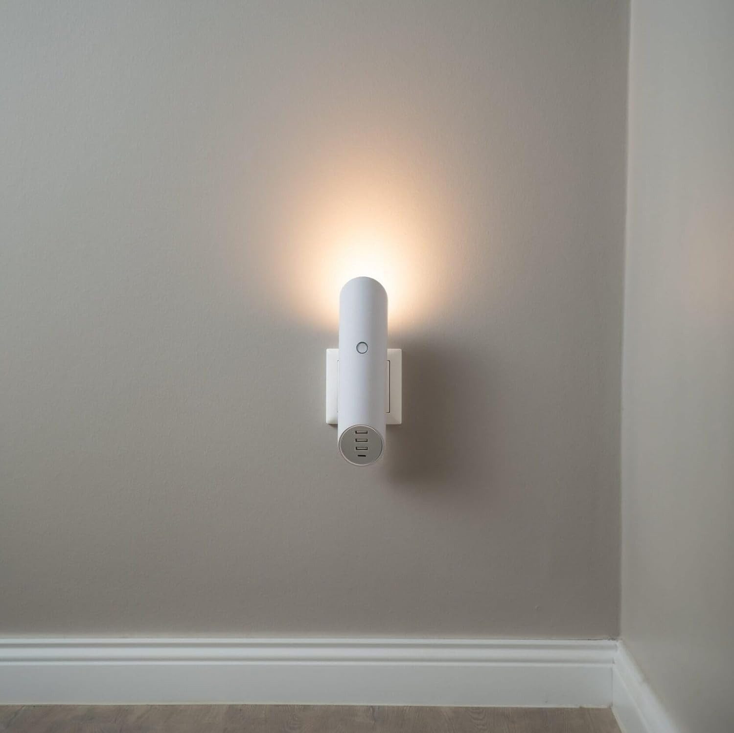 Northpoint Spotlight Wallcharger mit 4 USB-Ports dimmbares Spotlight USB-Adapter
