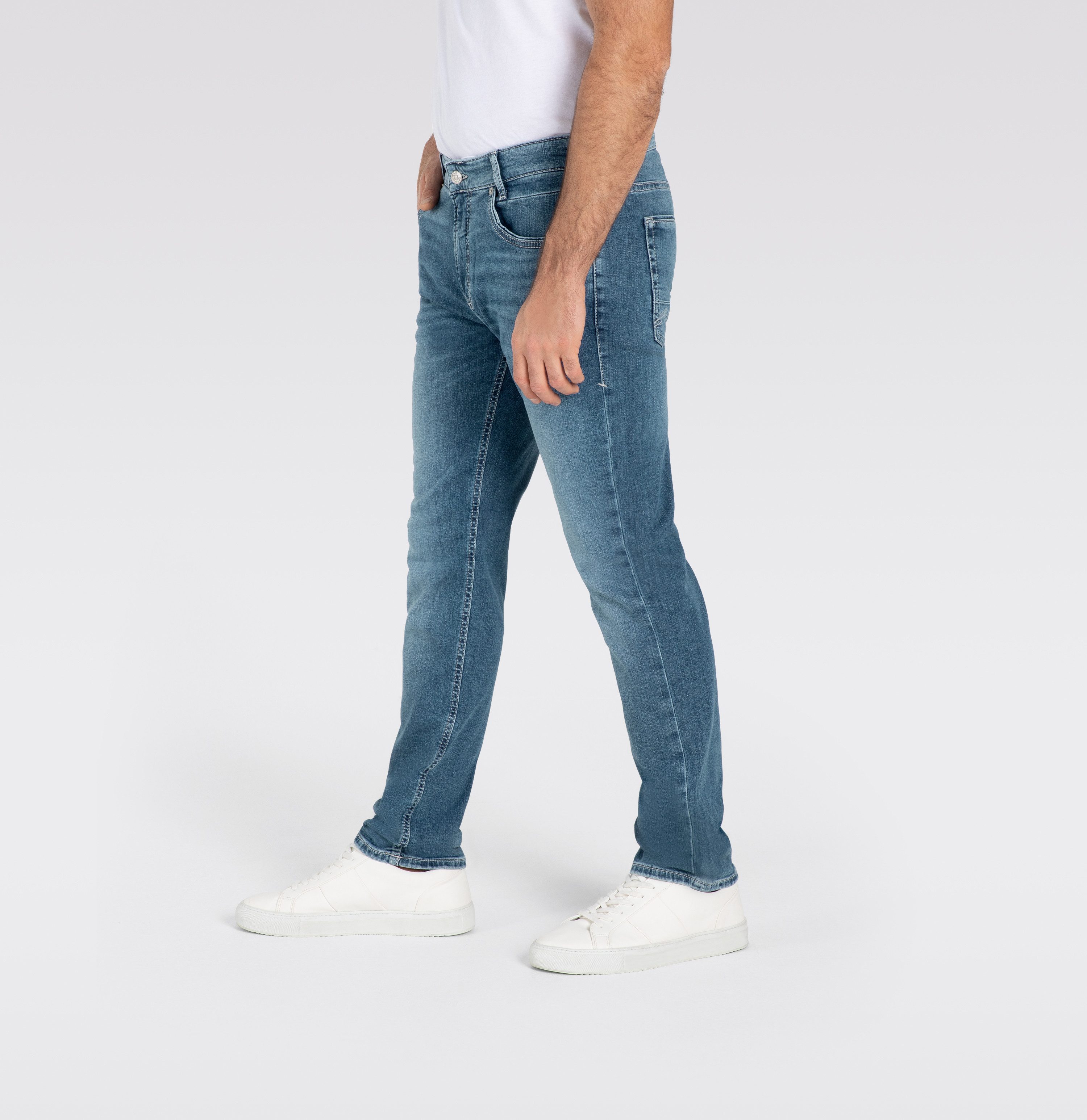 Mac Cosmetics Bequeme Jeans