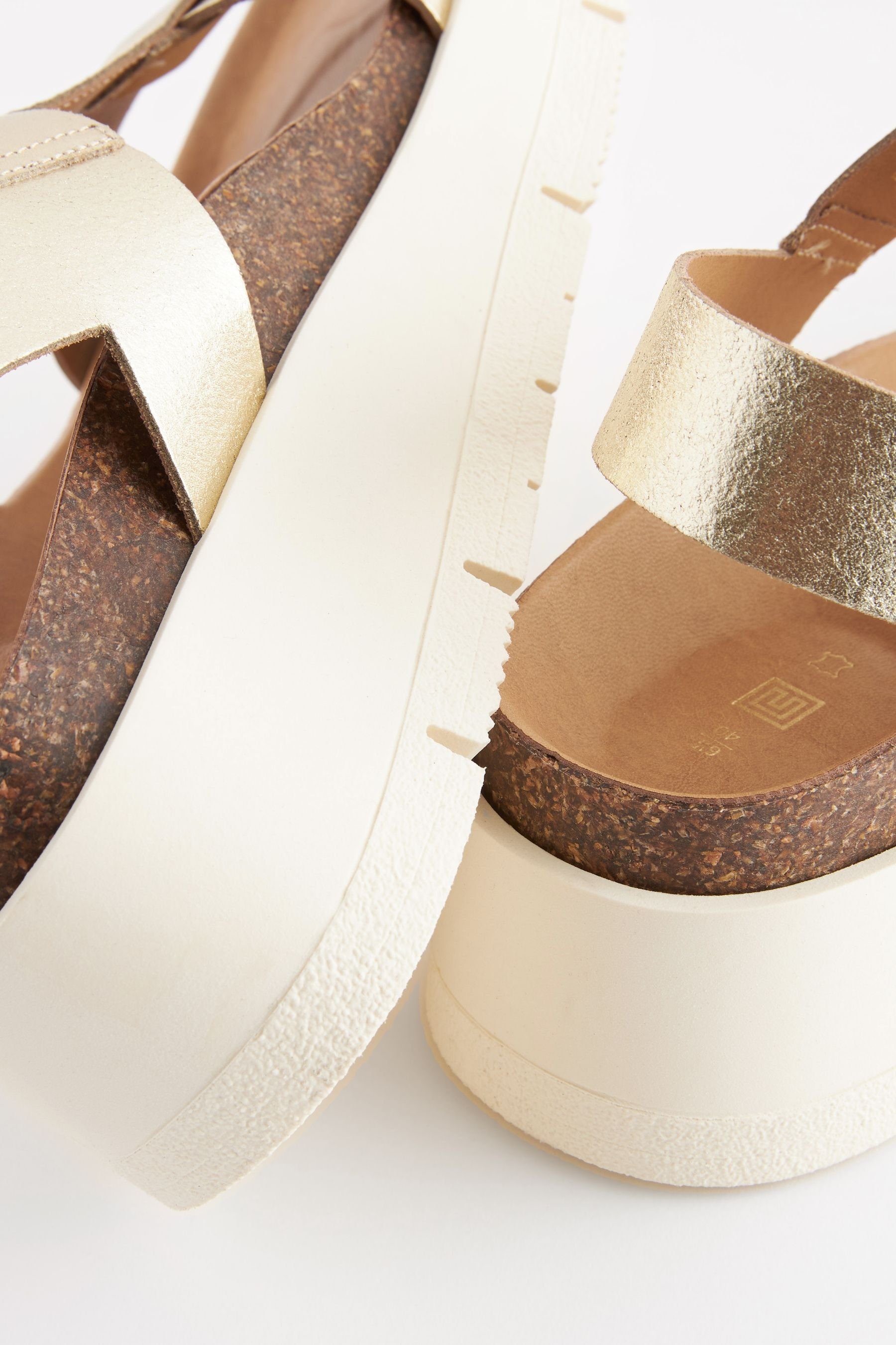 T-Strap-Sandale Plateausohlesandale (1-tlg) Next Leder Comfort® aus Gold Forever