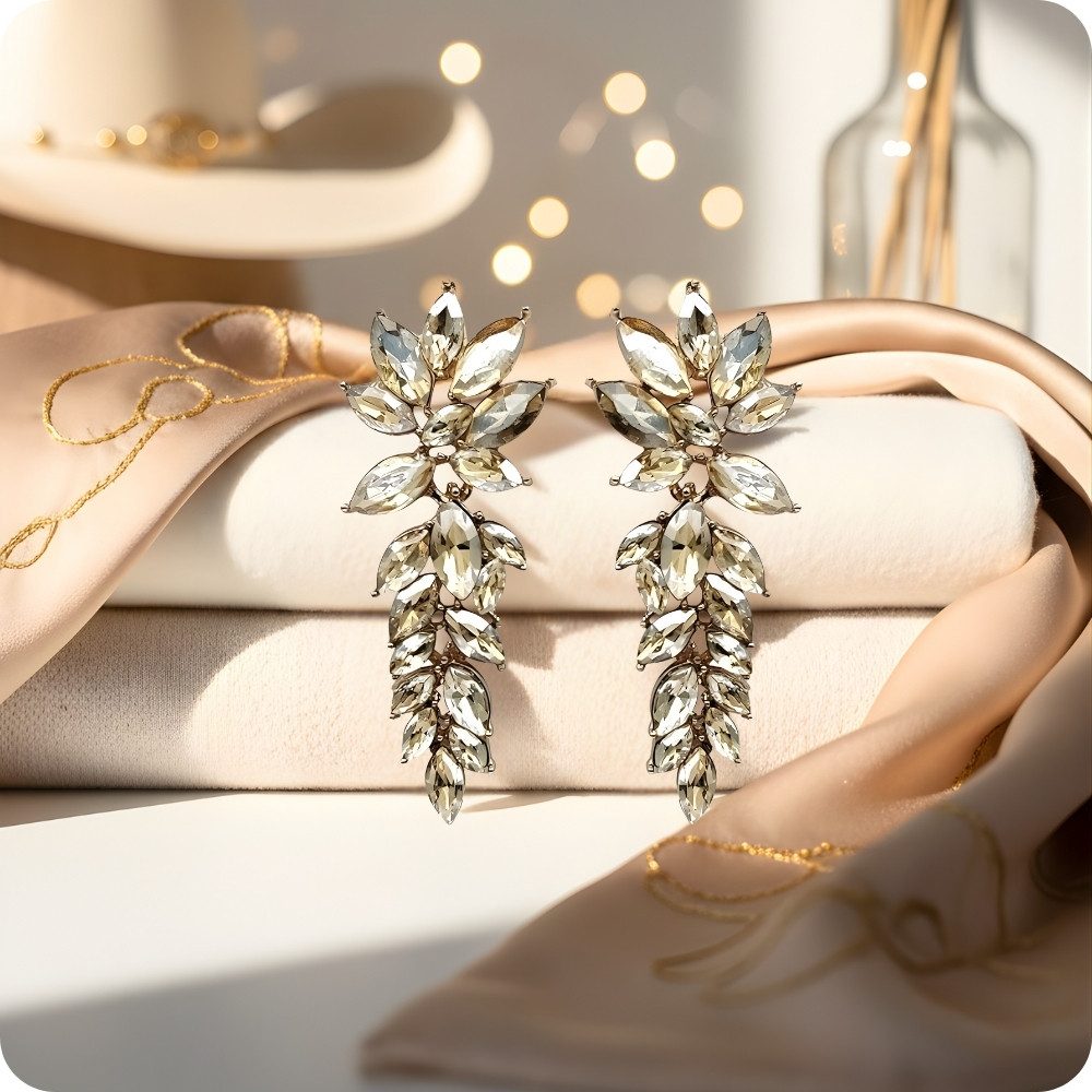 YouBella Ohrhänger-Set Kristalltropfen und Dangler Ohrringe Für Frauen & Mädchen (Inhalt der Packung: Paar Ohrringe x 1, Perfekt für besondere Anlässe & Office  – Bild 3 von 5
