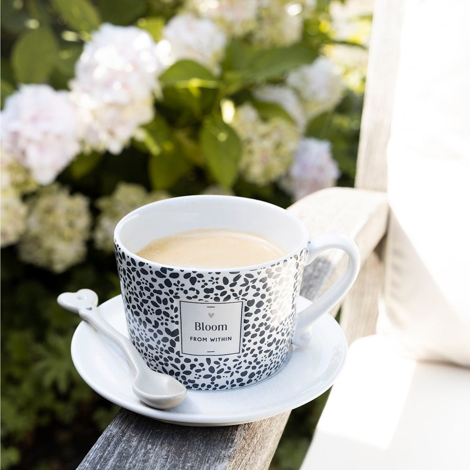 Bastion Collections Tasse Schwarzes Herz, Keramik, Spülmaschinengeeignet, Weiß, Blumen, H: 7cm