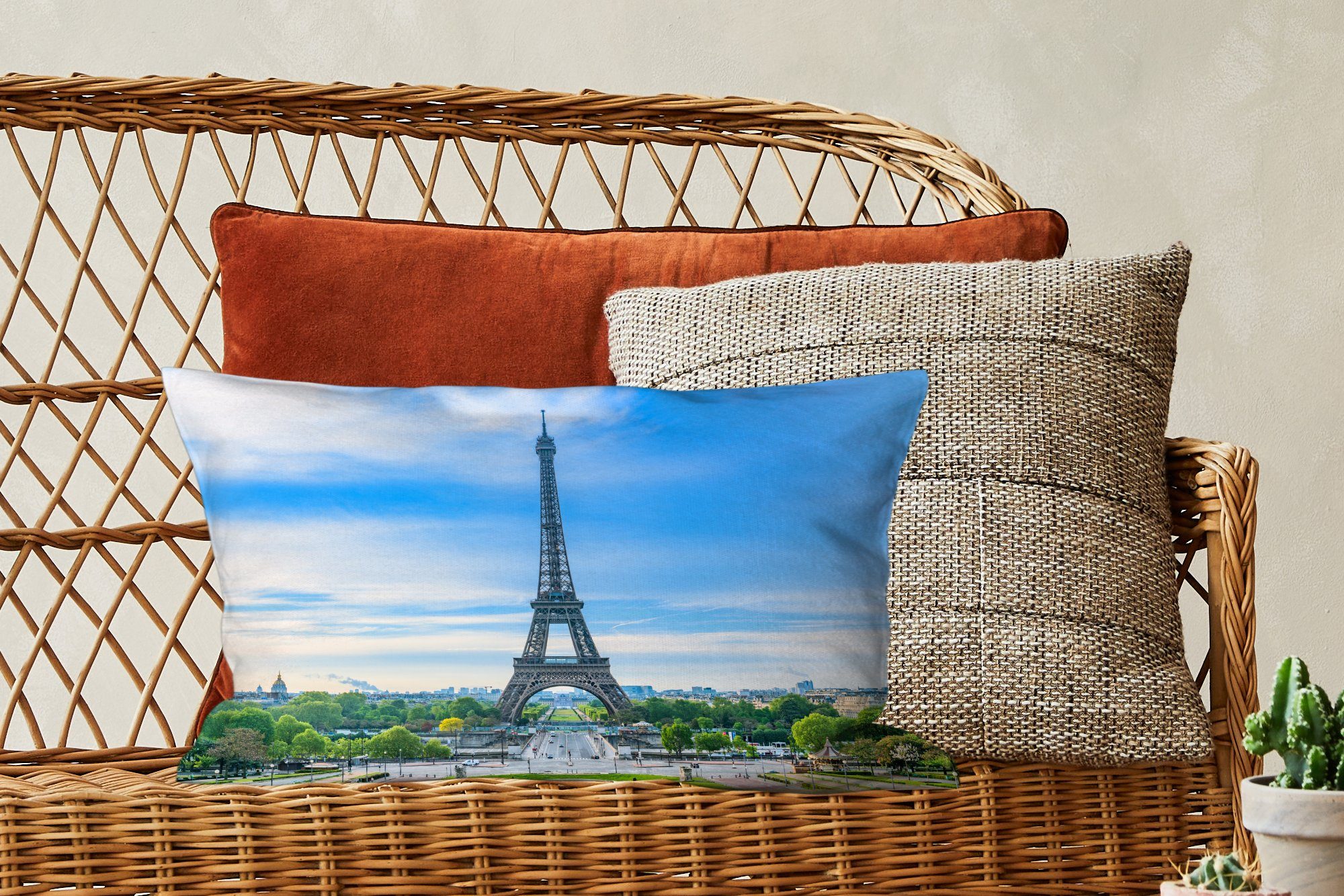 Der Dekokissen Füllung, Dekokissen Kulisse, vor Wohzimmer Dekoration, einer MuchoWow Zierkissen, Eiffelturm mit Schlafzimmer farbenprächtigen