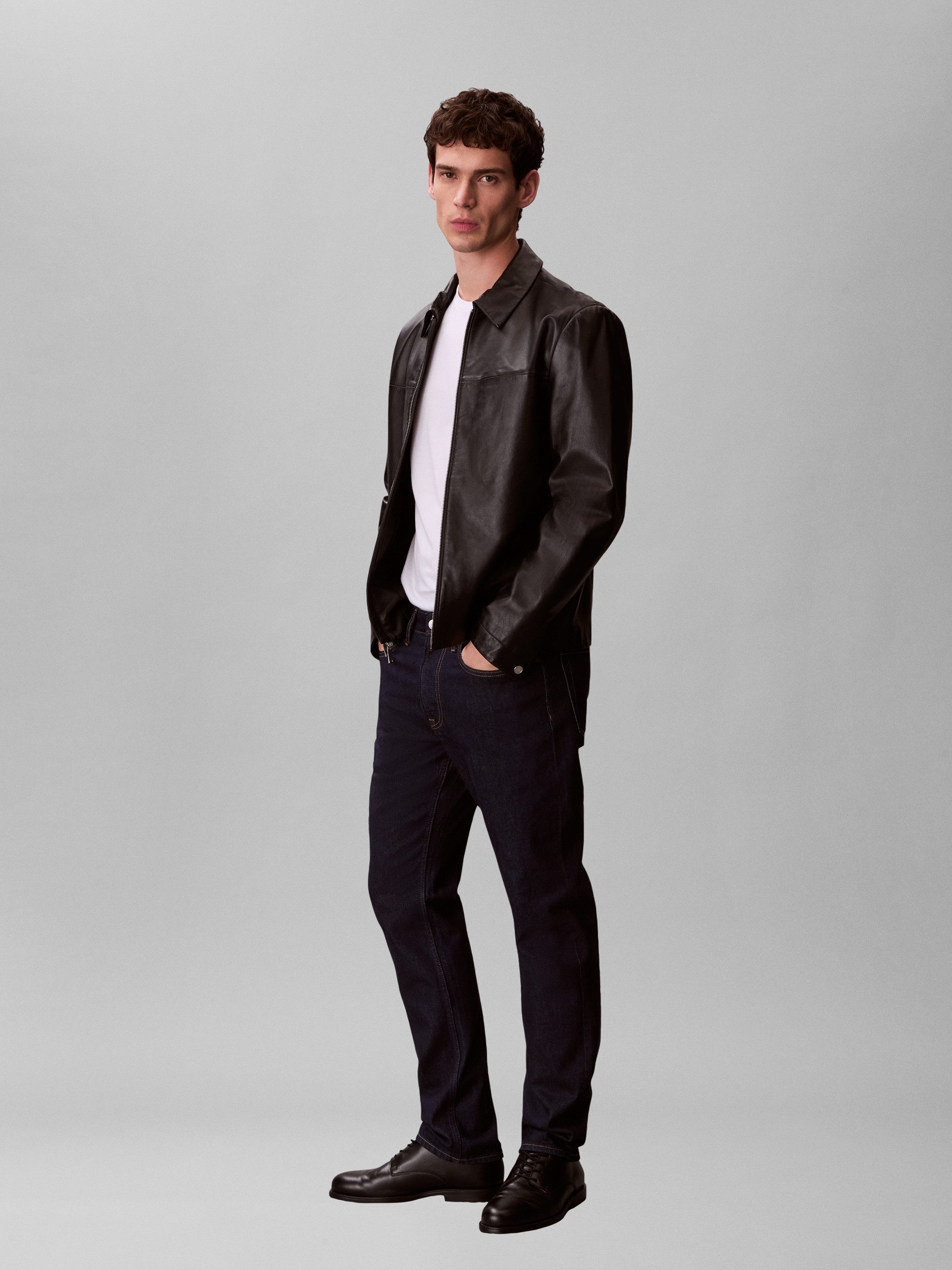 Calvin Klein Jeans Slim-fit-Jeans SLIM CLASSIC Slim fit mit praktischen Eingrifftaschen – Bild 4 von 5