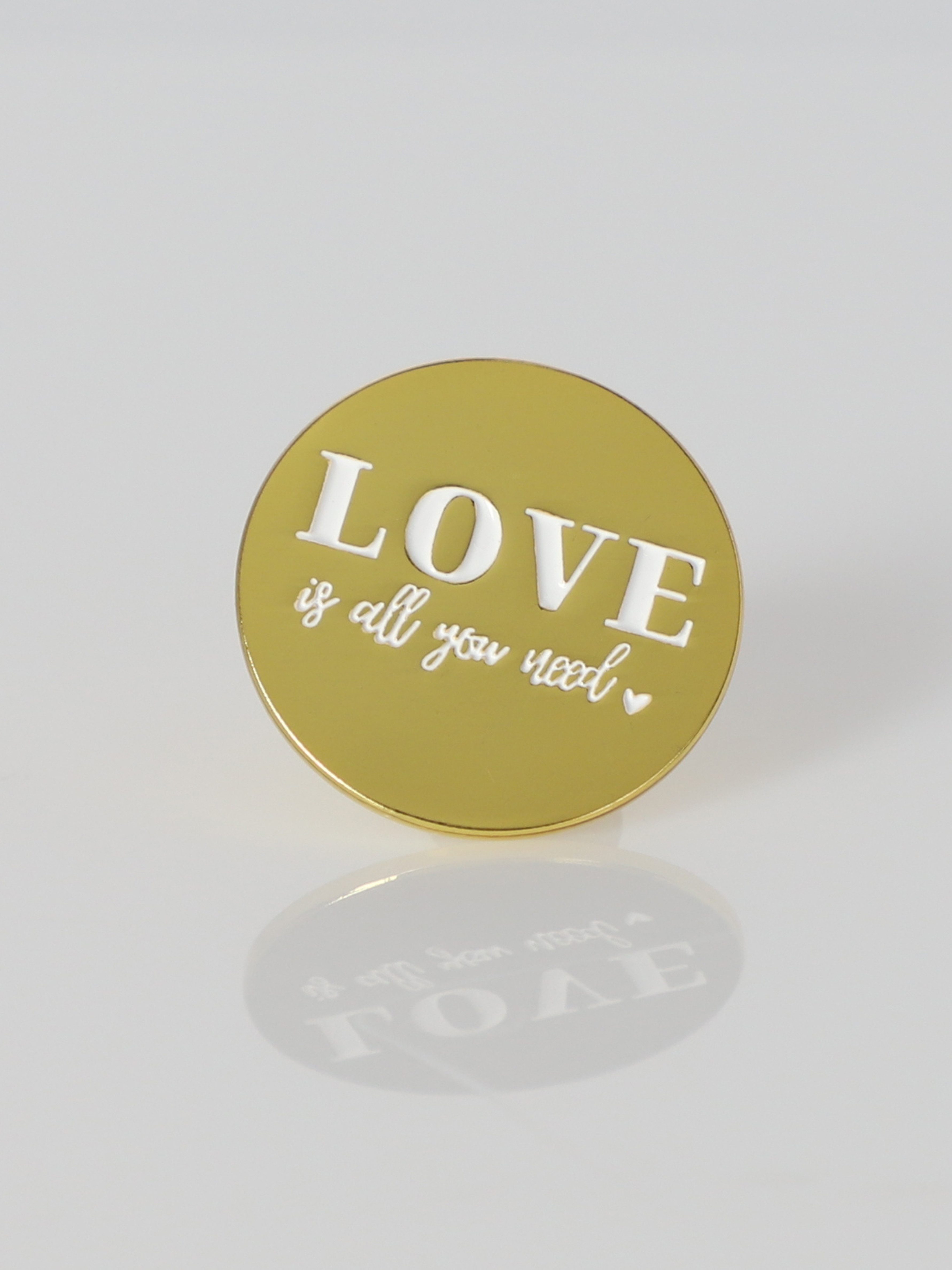 ANNIS WIESBADEN EST. 2021 Brosche Ansteck-Pin "Love is all you need", Brosche für Braut und Brautteam