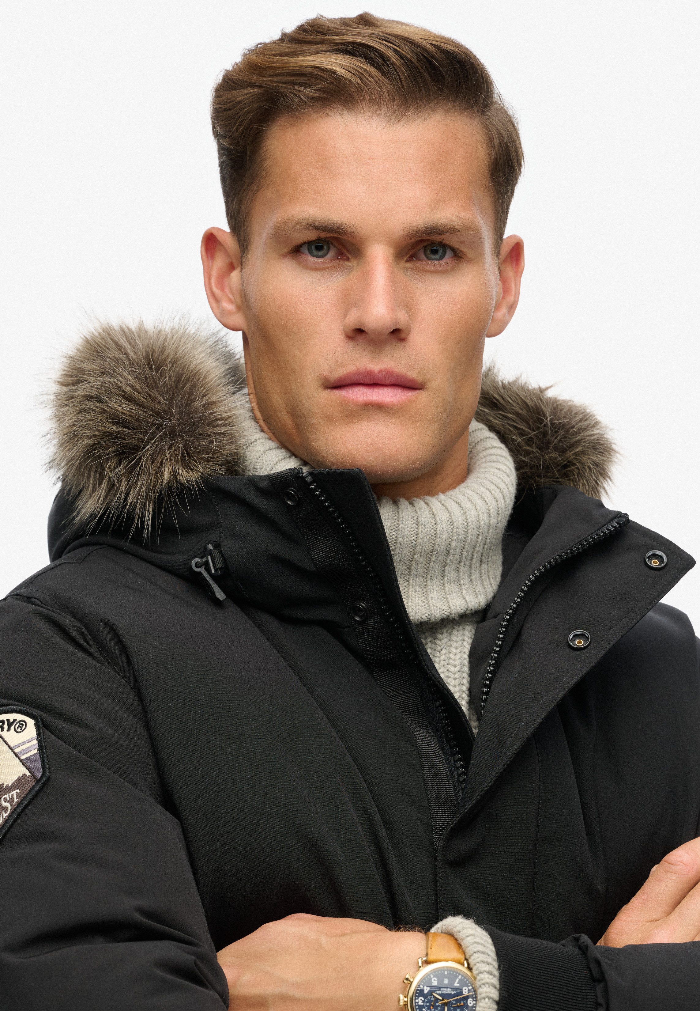 Superdry Steppjacke EVEREST FAUX FUR BOMBER JACKET mit lockerer Passform, unifarbenes Design – Bild 4 von 5