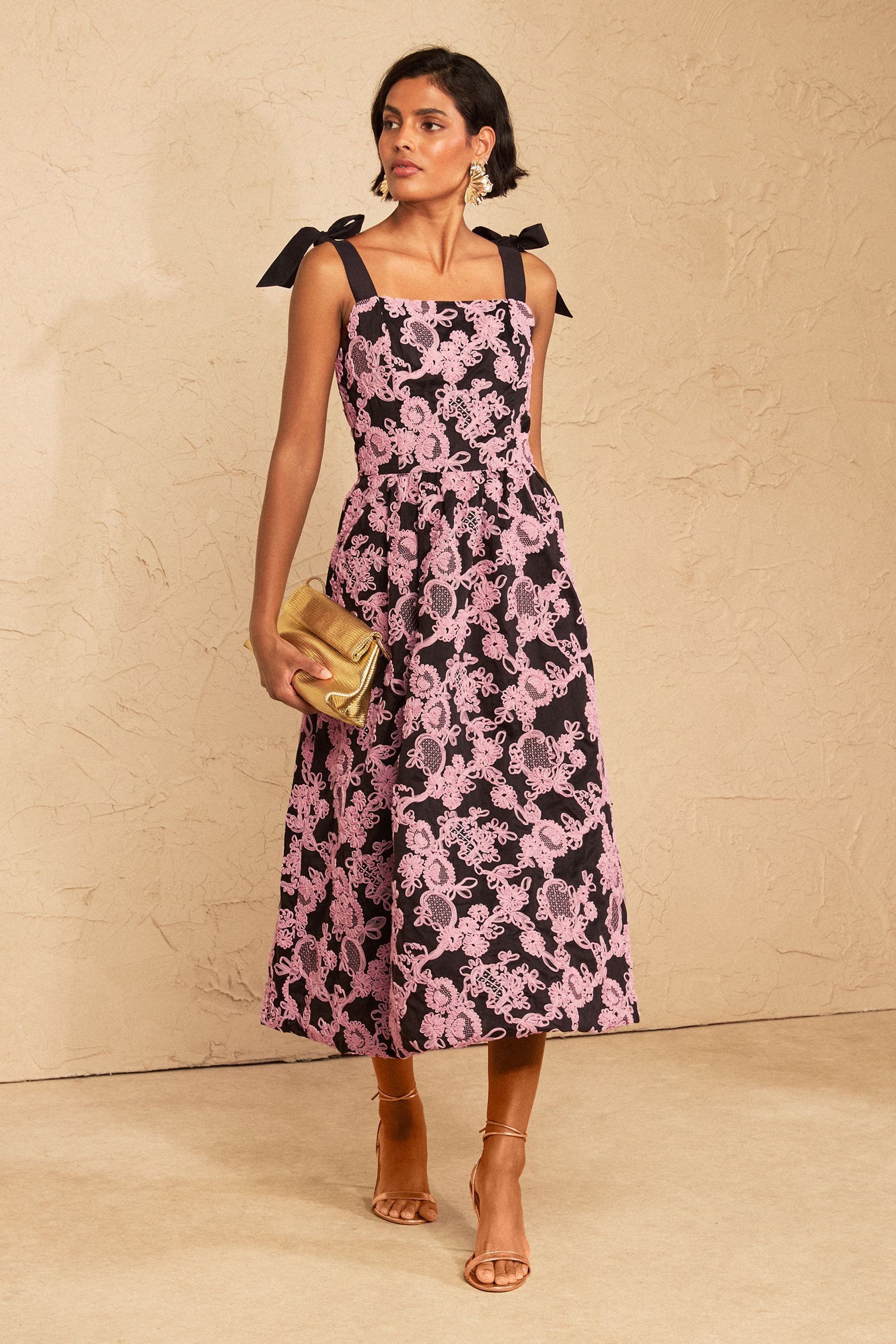 Love & Roses Midikleid Love & Roses strukturiertes Puffball-Midikleid (1-tlg)
