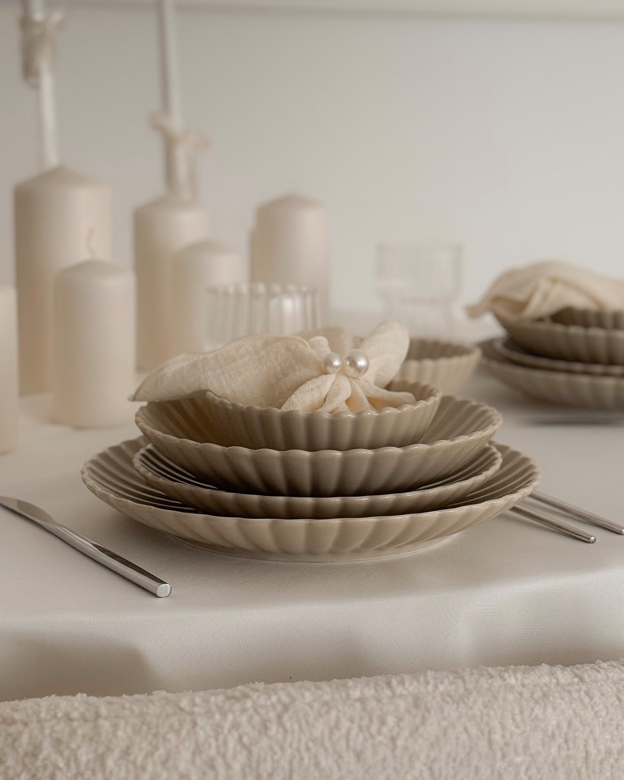 EKA Geschirr-Set Lotus Beige Flower Teller-Set (24-tlg), 6 Personen, Porzellan