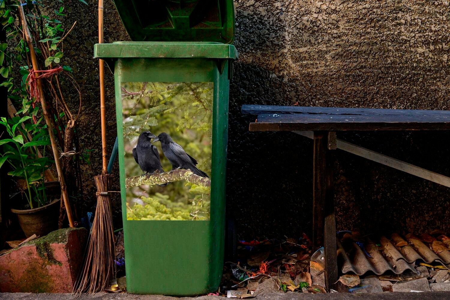 Mülltonne, Sticker, Abfalbehälter MuchoWow auf (1 Container, Zwei Ast Wandsticker St), Mülleimer-aufkleber, einem Raben