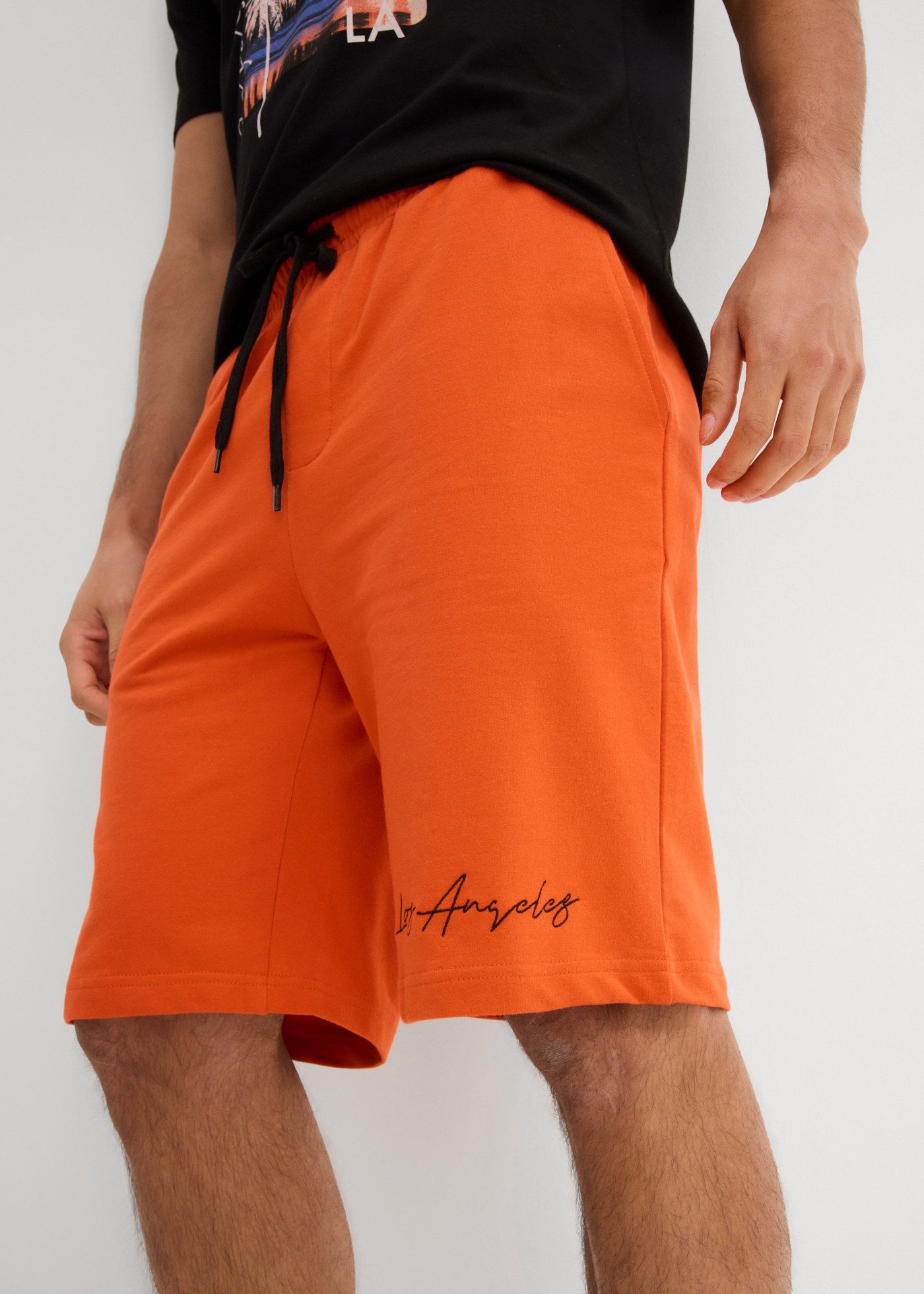 bonprix T-Shirt (Set, 2er) lockere Passform, aus Baumwolle, Kurzarm-Design, mit Frontprint