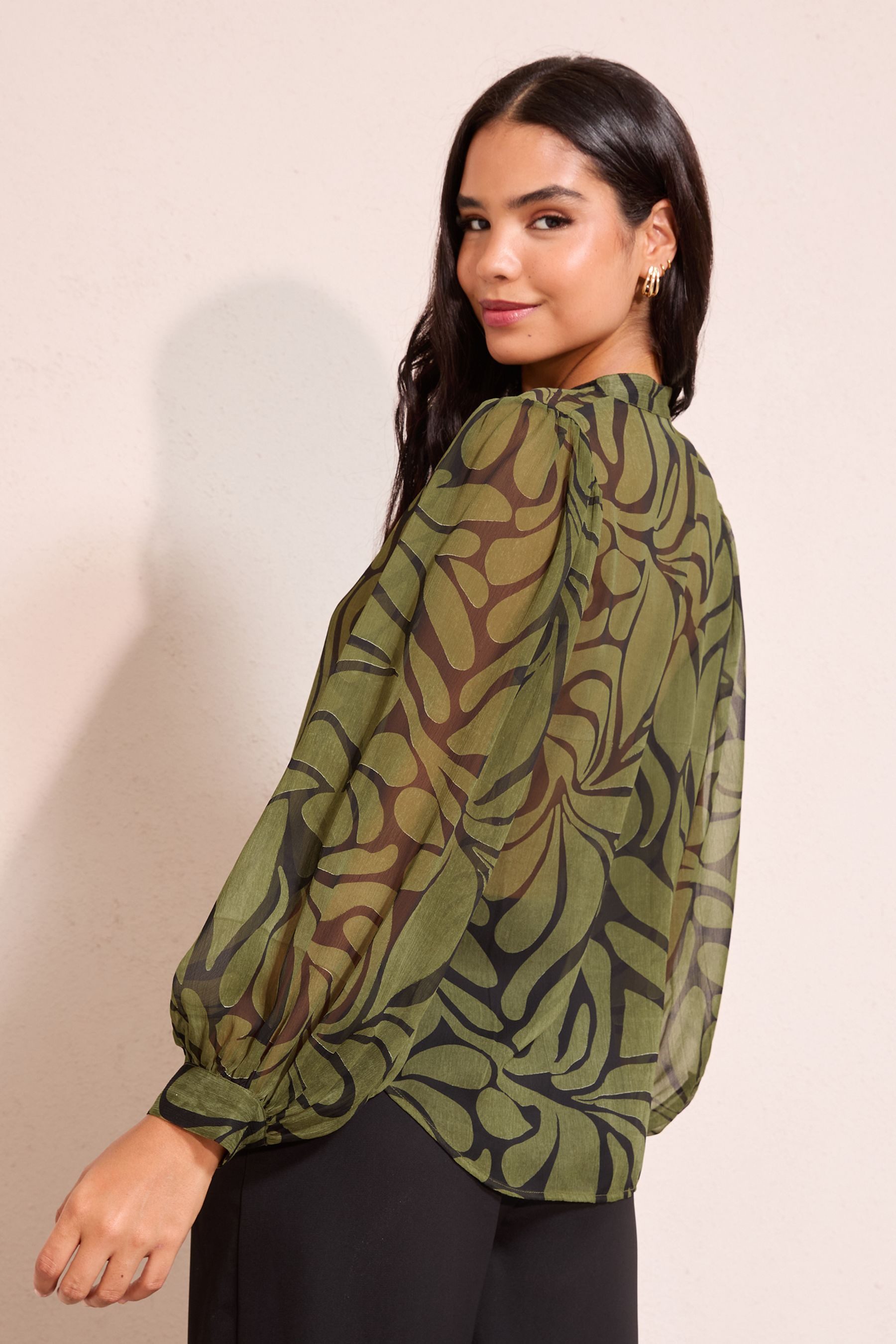 Friends Like These Langarmbluse Friends Like These kragenlose Chiffonbluse (1-tlg)