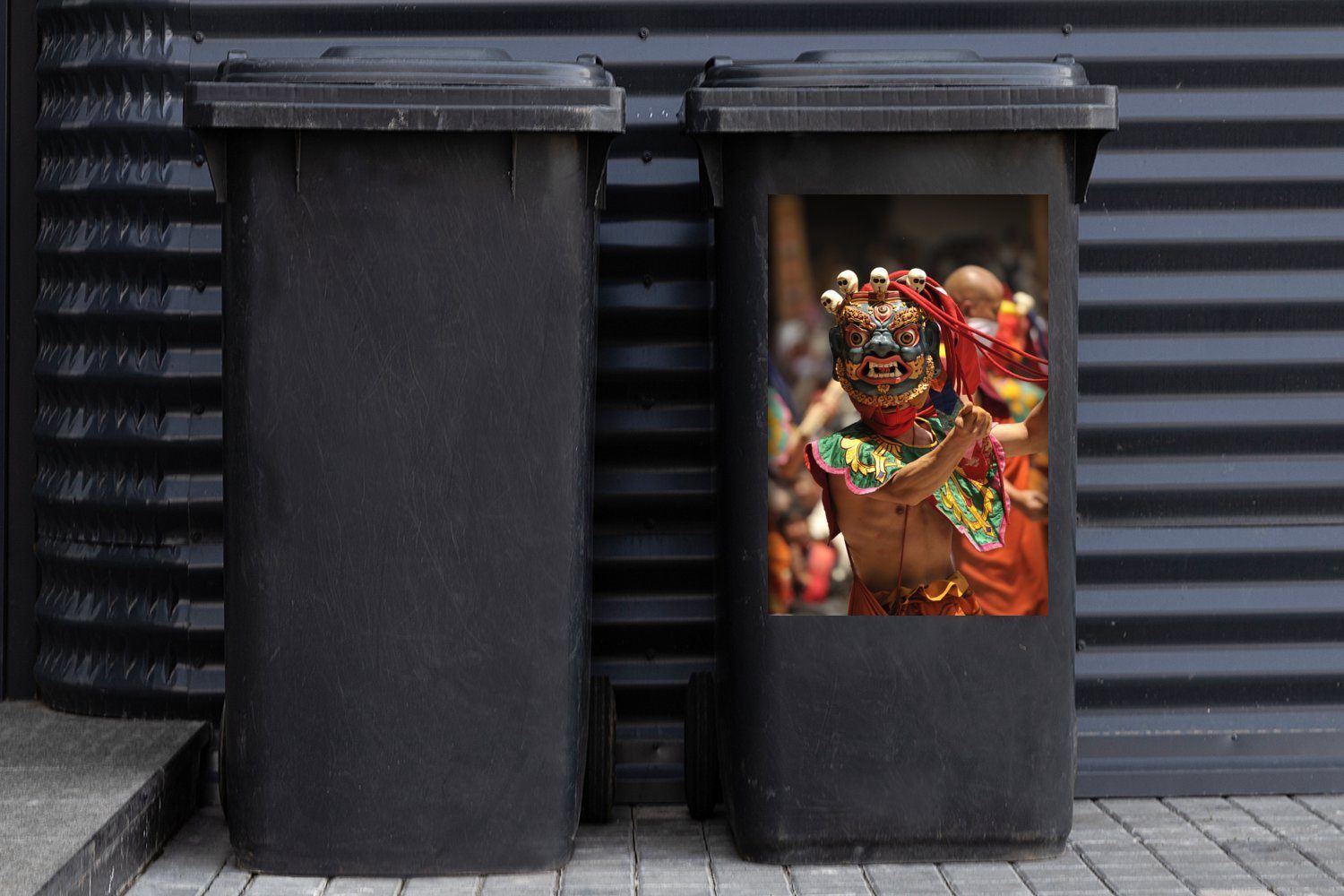 St), Mülleimer-aufkleber, Bhutan Abfalbehälter mit Mülltonne, (1 MuchoWow Wandsticker Tänzerin Maske in Sticker, Container,