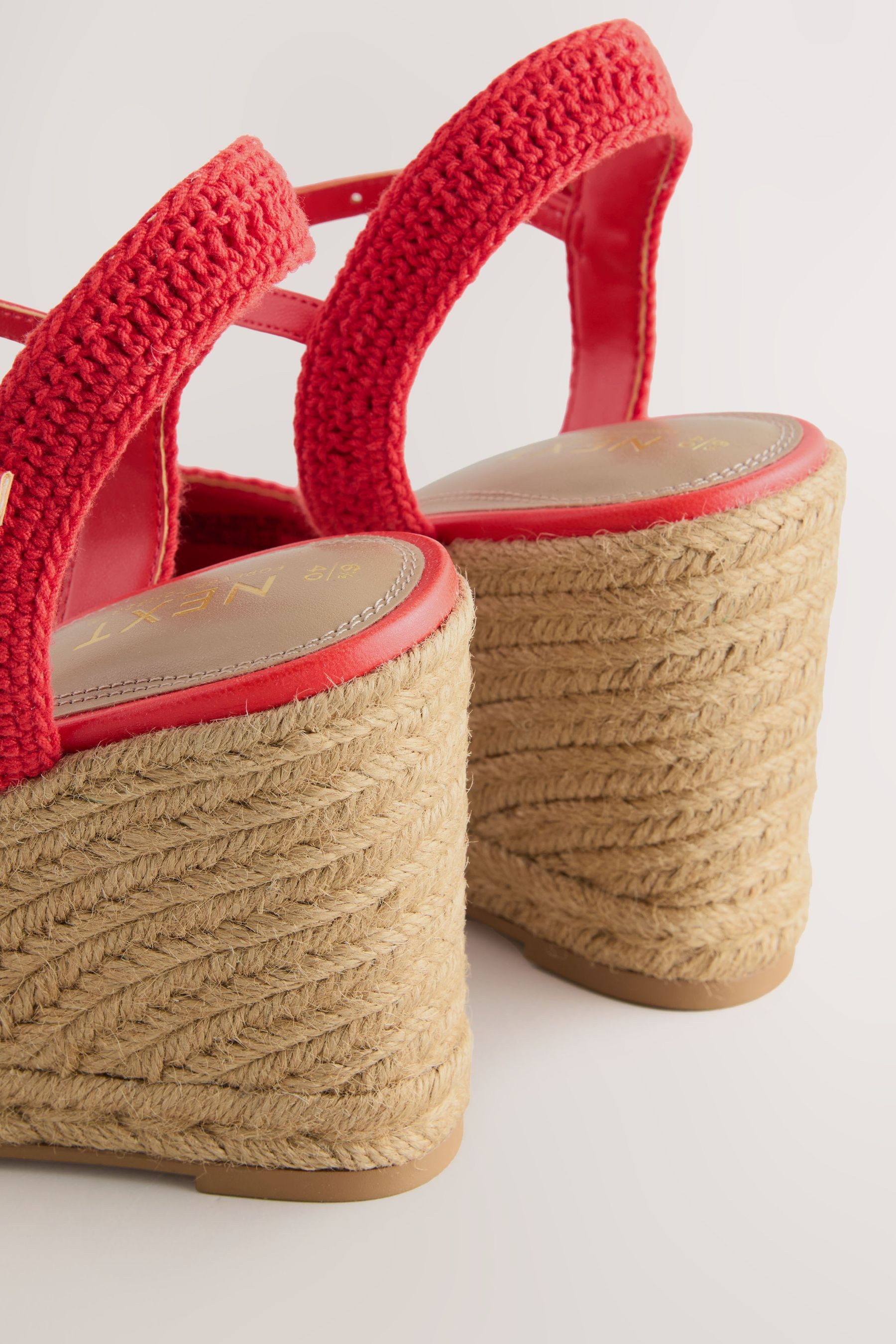 Next Forever Comfort Keilabsatzschuhe mit Häkelbesatz Keilsandalette