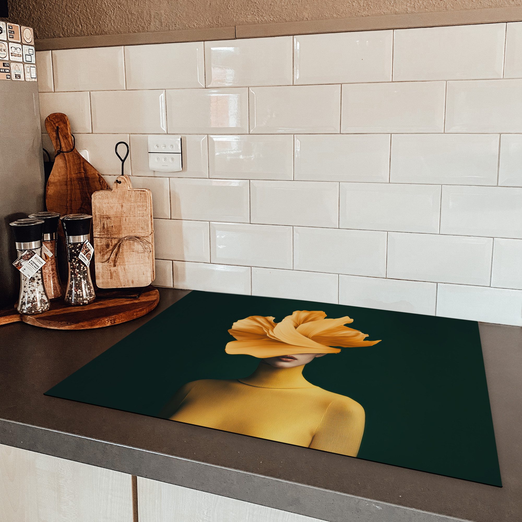 MuchoWow Herd-Abdeckplatte Frau - Hut - Gelb, Vinyl, (1 tlg), Herdplattenabdeckung für Ceranfeld, Herdplatten Vinyl, 71x52 cm