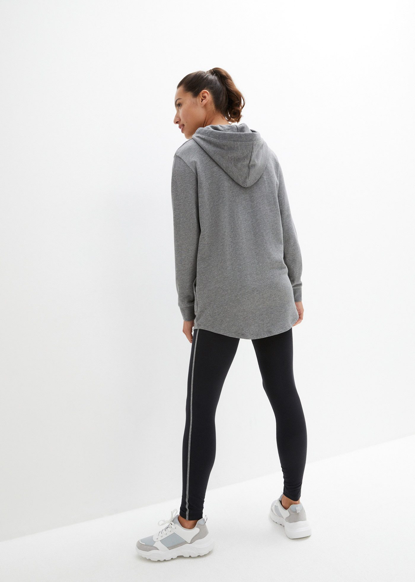 bonprix Jogginganzug, zweiteiliges Set, extra langes Sweatshirt, knöchelfreie Leggings