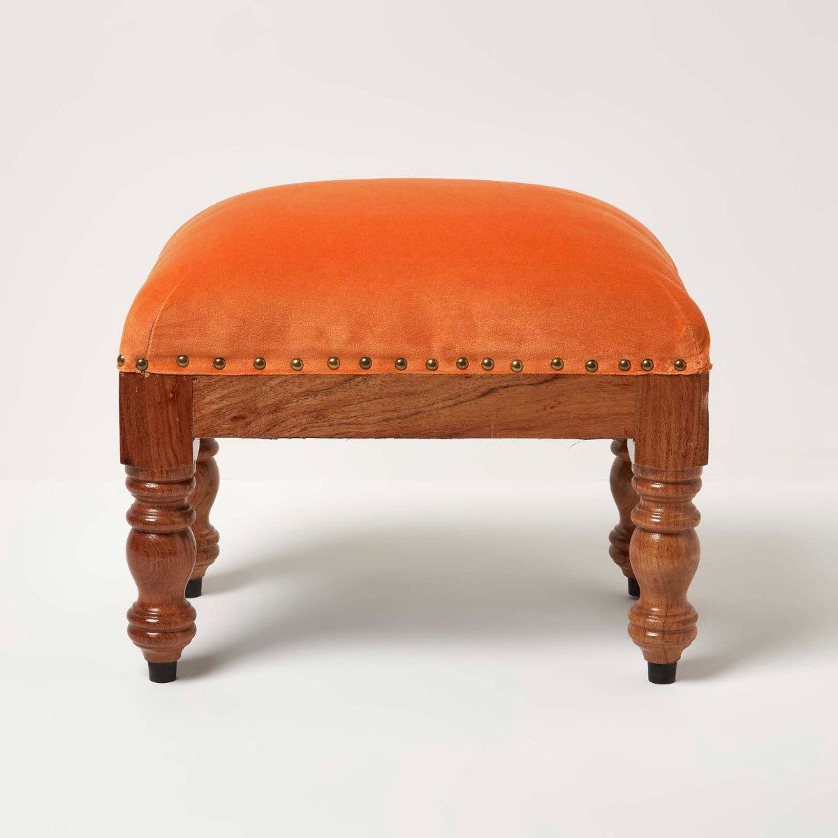 Homescapes Fußhocker Rechteckiger Samthocker Mable – orange mit Holzbeinen, 50 x 30 x 40 cm
