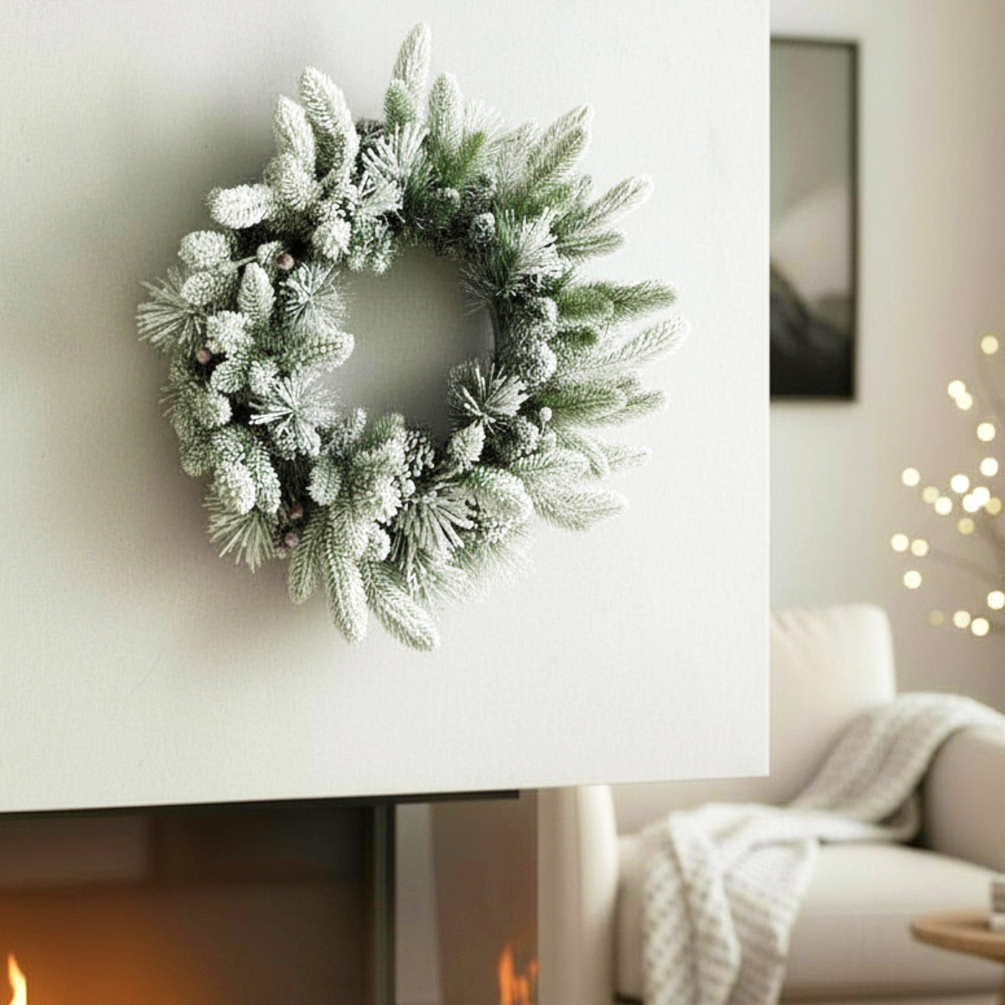 Arnusa Dekokranz Weihnachtskranz 50 cm verschneit Türkranz mit Schnee, Weihnachtsdeko mit Kunstschnee