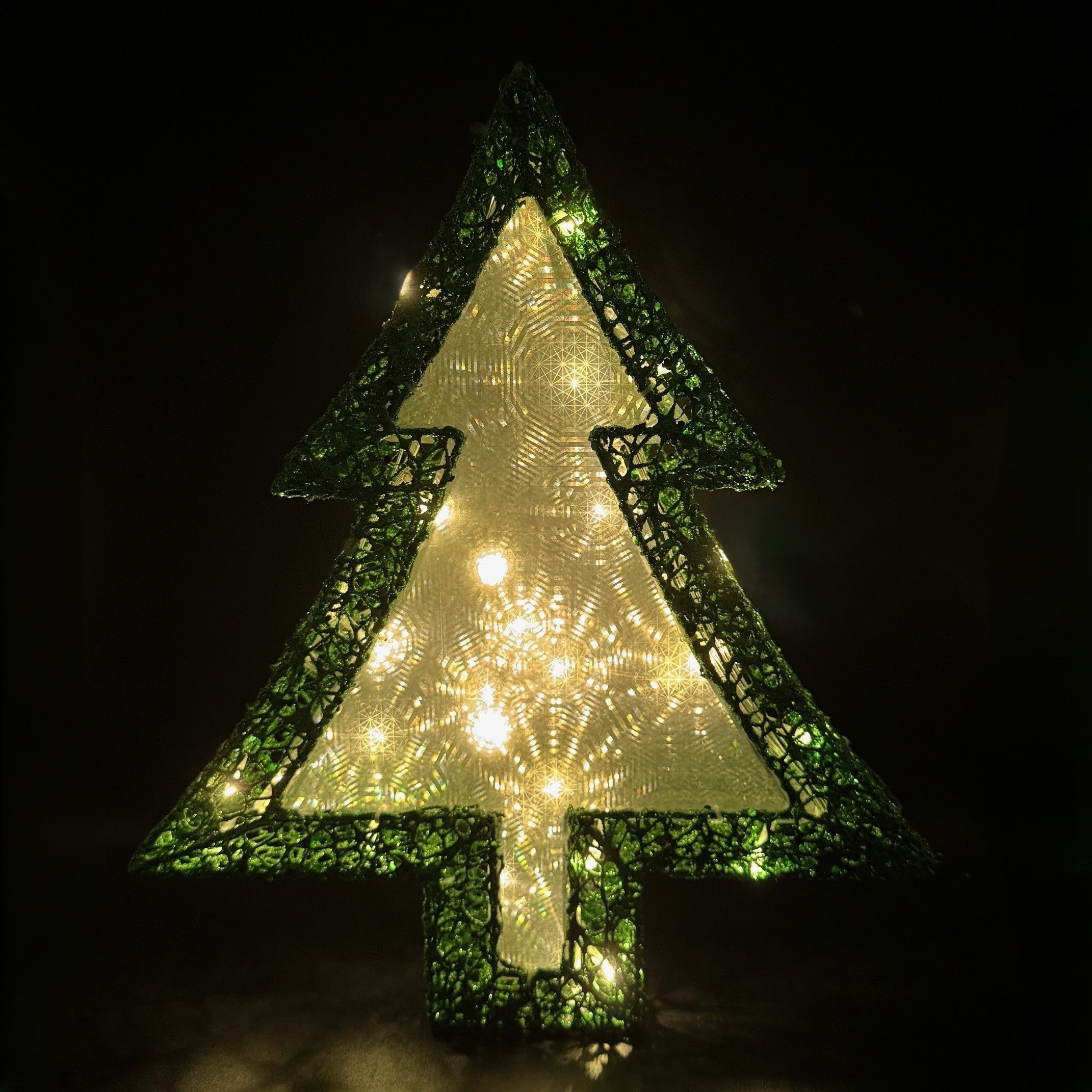 Online-Fuchs Künstlicher Weihnachtsbaum mit LED Hologramm Sternen und 6-Stunden Timer - Weihnachtsdeko Outdoor, 41 cm hoch, für den Außenbereich - Batteriebetrieb
