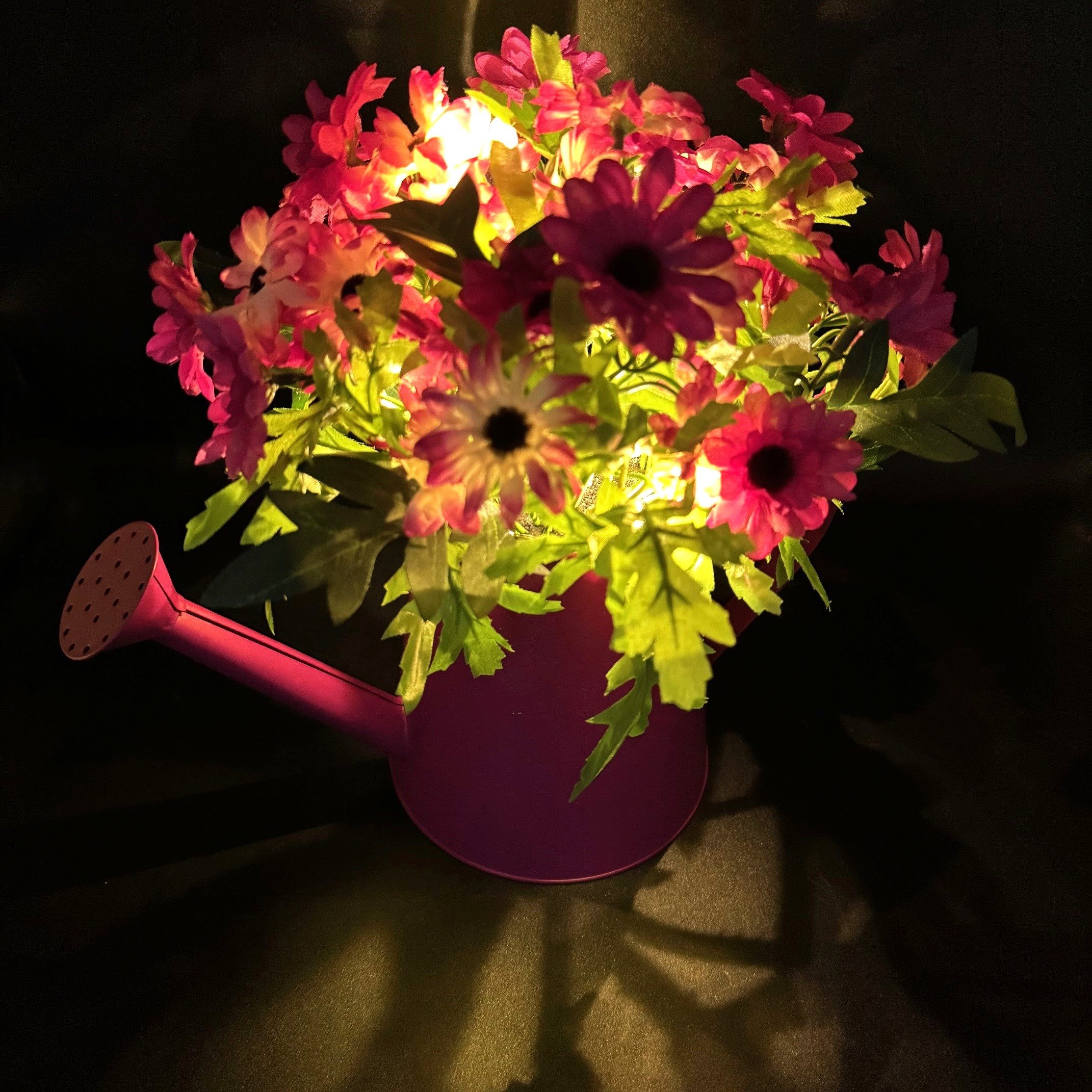 Kunstpflanze Deko Gießkanne mit künstlichen Blumen, LED Lichterkette & Time günstig online kaufen