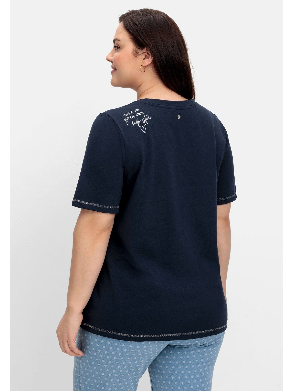 Sheego T-Shirt Große Größen mit kleinem Glitzerdruck auf der Schulter | V-Shirts