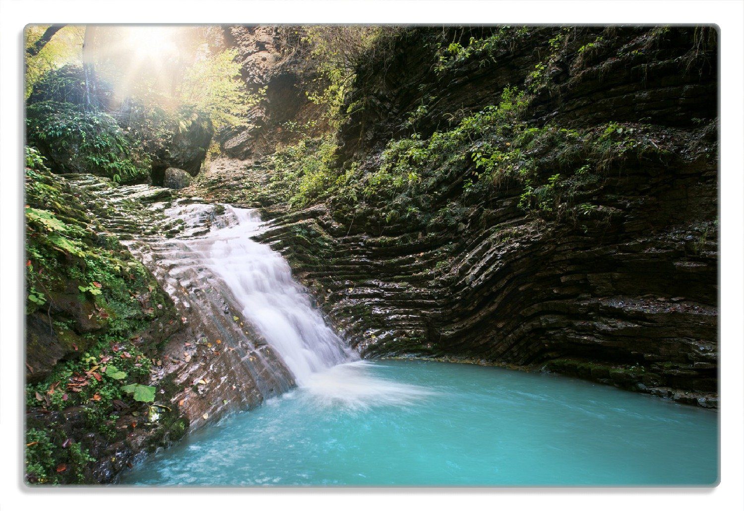 Wallario Frühstücksbrett Wasserfall in einen verborgenen See, (inkl. rutschfester Gummifüße 4mm, 1-St), 20x30cm