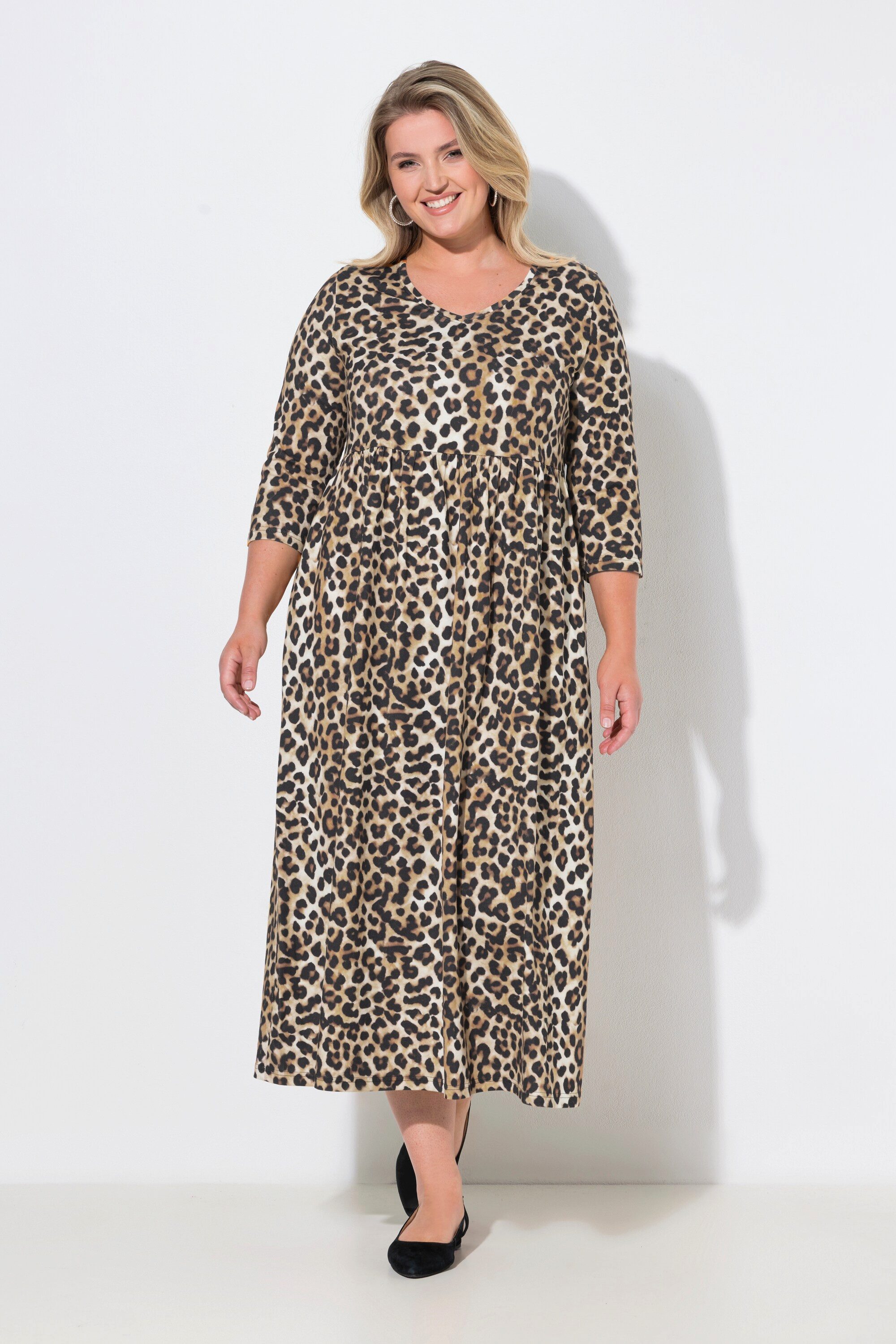 Ulla Popken Maxikleid Maxikleid Leomuster V-Ausschnitt 3/4-Arm Taschen
