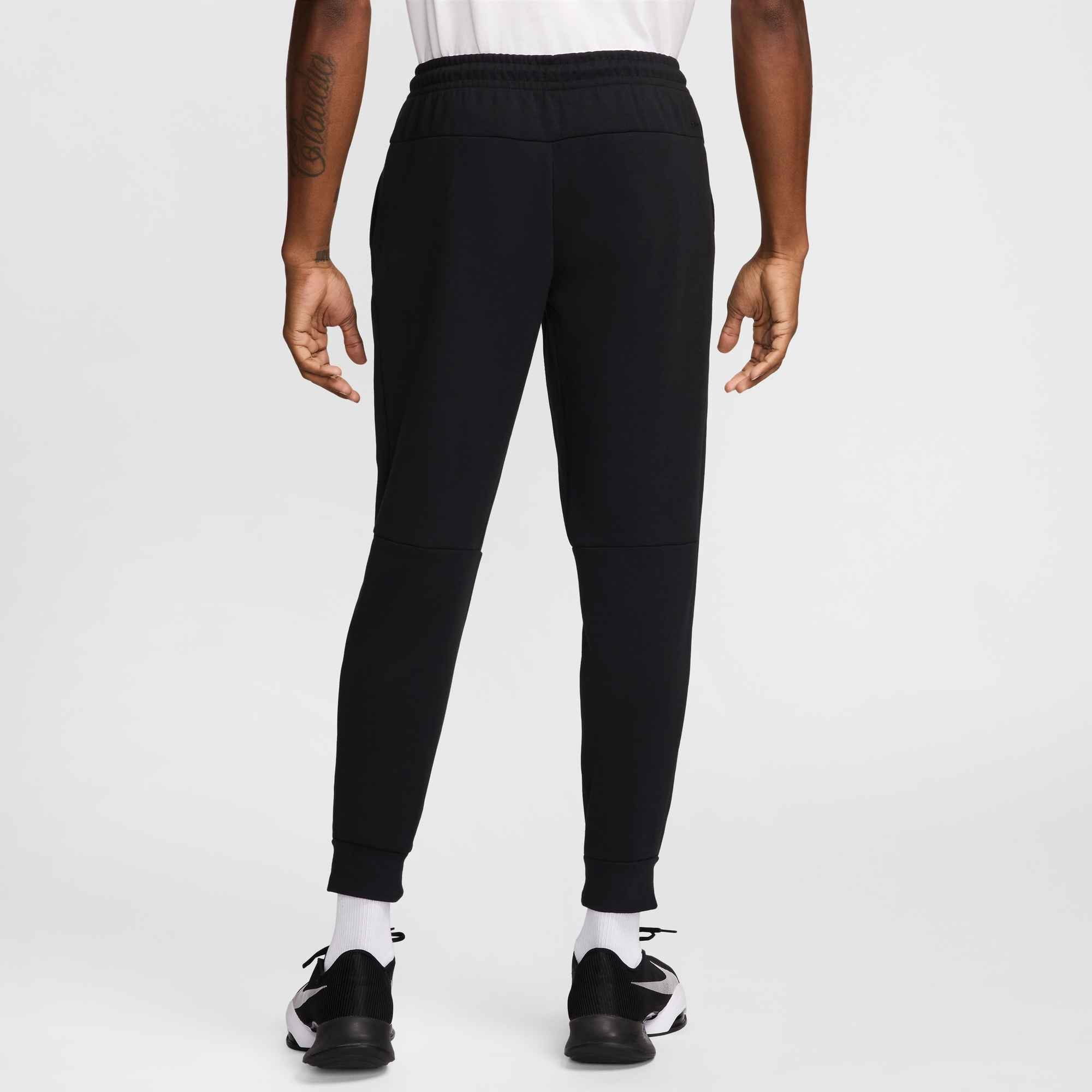 Nike Sporthose M NK DF UV PRIMARY JOGGER PANT aus weichem Premium-Strickmaterial, feuchtigkeitsableitend