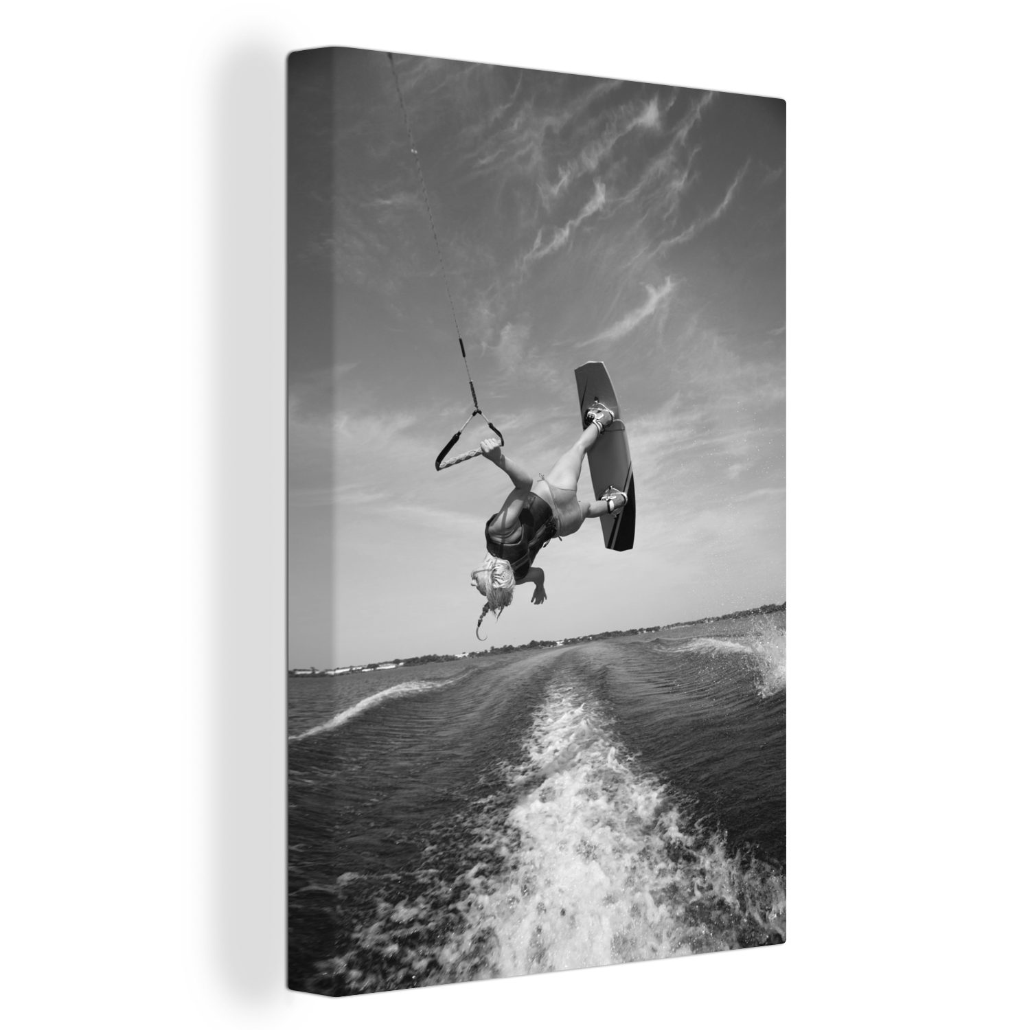 OneMillionCanvasses® Leinwandbild Ein Wakeboarder hängt kopfüber am Kabel über dem Wasser - schwarz und, (1 St), Leinwandbild fertig bespannt inkl. Zackenaufhänger, Gemälde, 20x30 cm