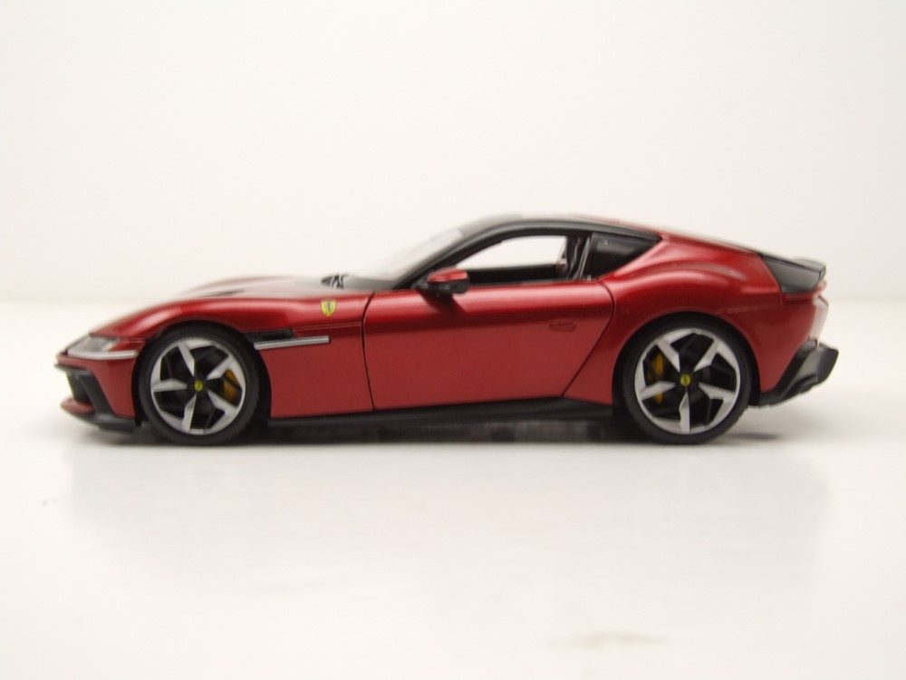 Bburago Modellauto Ferrari 12 Cilindri 2024 rot, Maßstab 1:24
