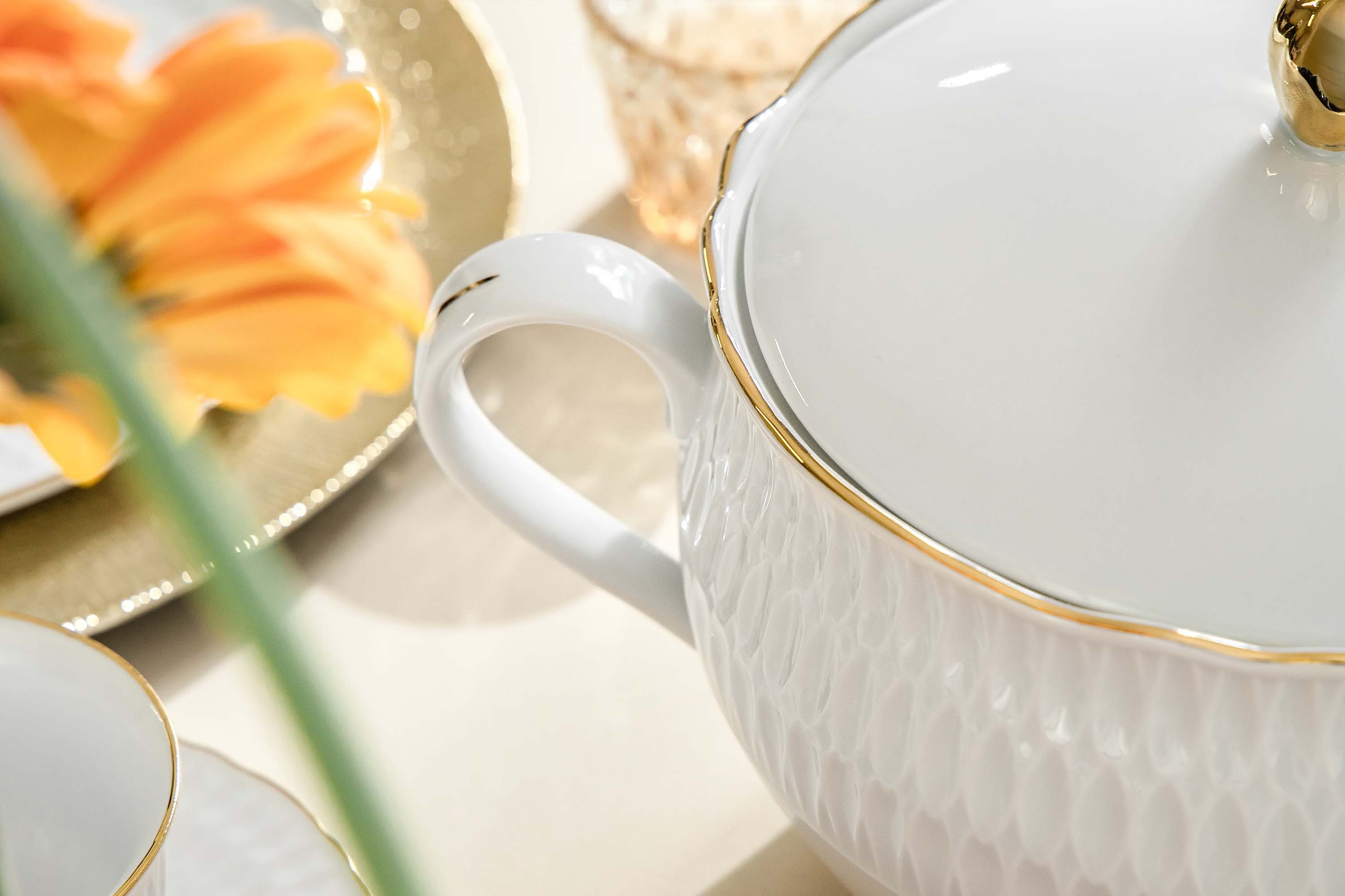 KONSIMO® Suppenschüssel CMIELOW SOFIA Suppenschüssel, Suppenterrine, Porzellan, Hochwertiges Premium-Porzellan, in echtem Gold bemalt