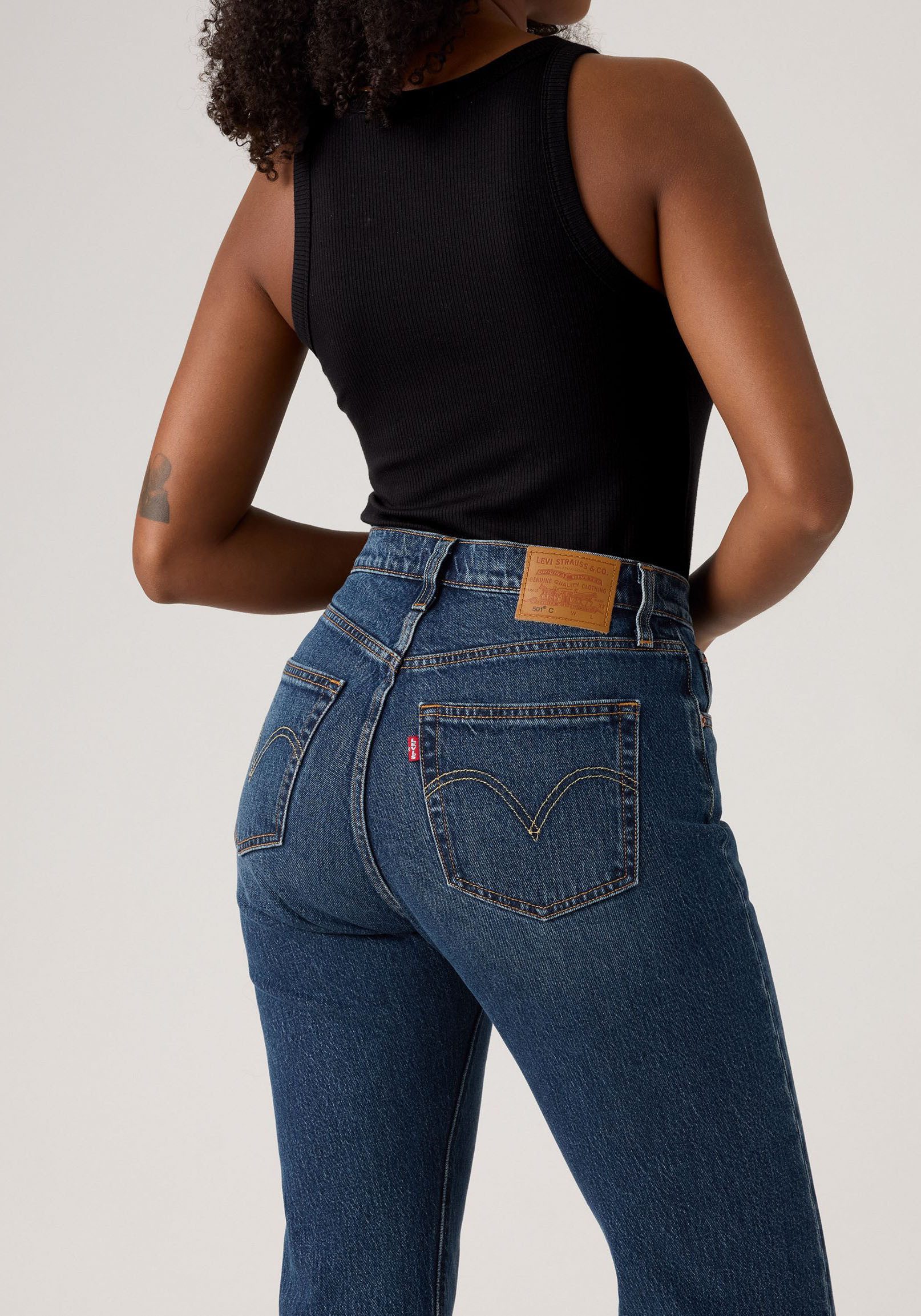 Levi's® Stretch-Jeans LV Jeans 501 CURVE BLACKS Die Passform schmeichelt kurvigen Figuren – Bild 5 von 5