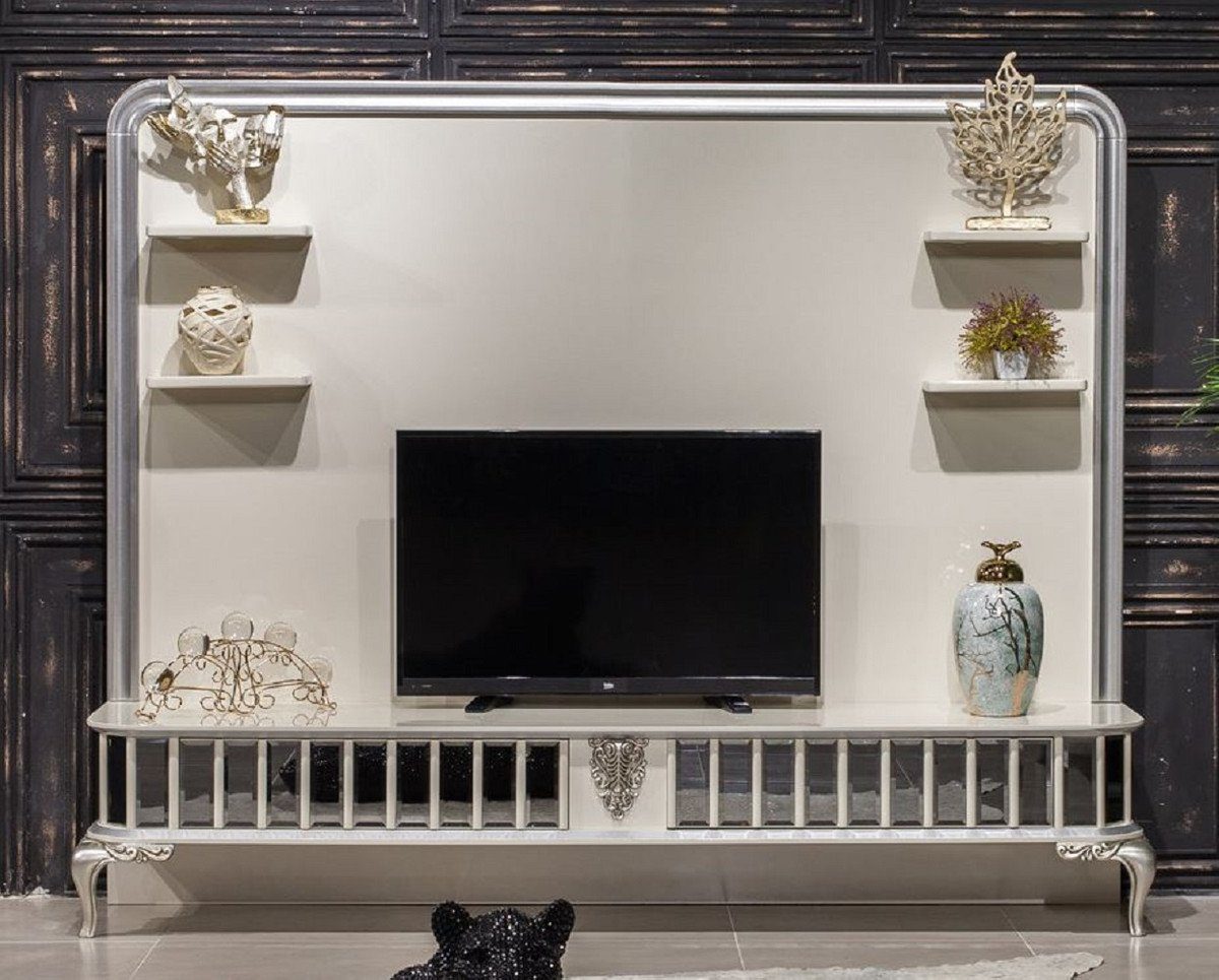 Casa Padrino TV-Schrank »Luxus Barock TV Schrank Weiß / Silber -  Prunkvolles Wohnzimmer Sideboard mit Rückwand - Barock Wohnzimmer Möbel«