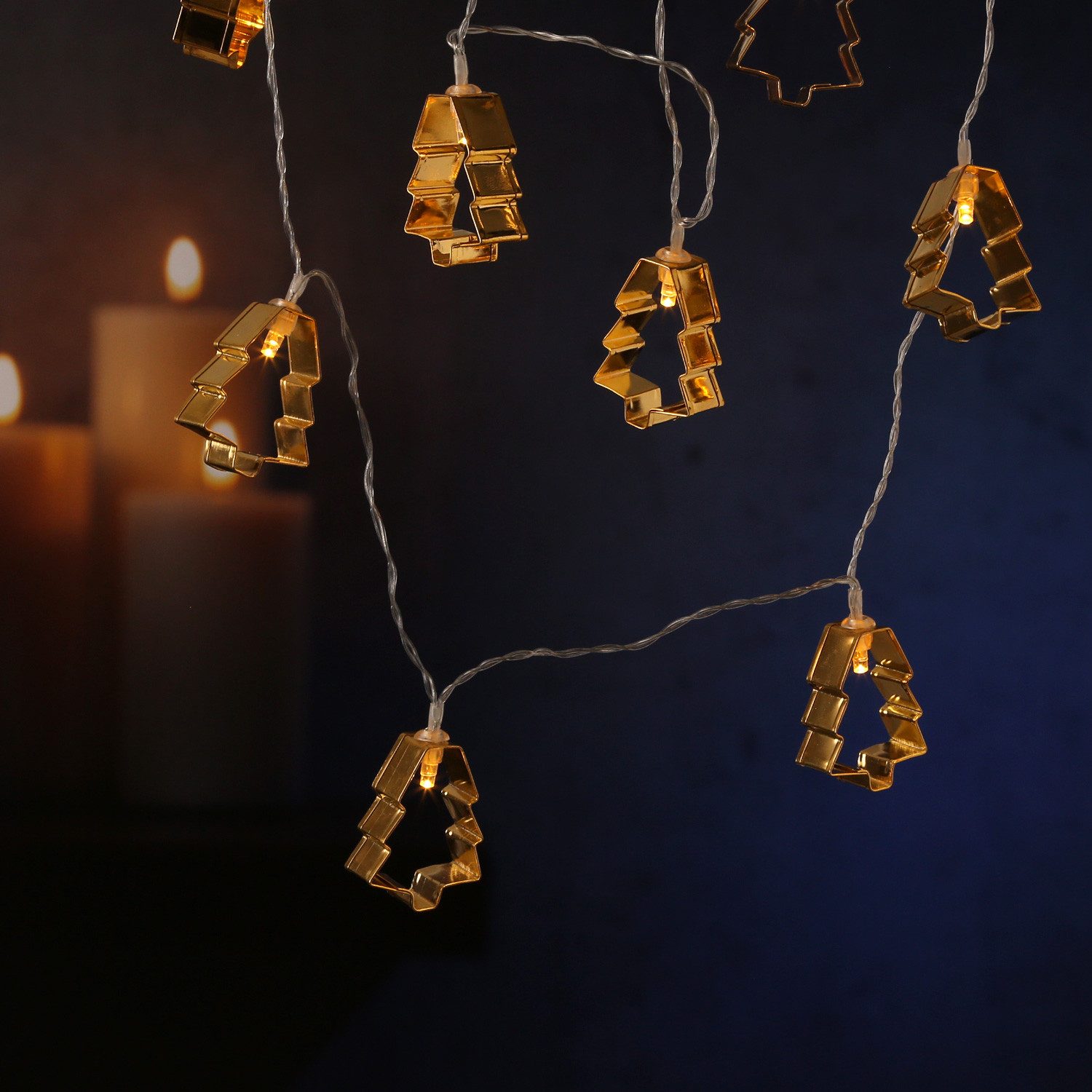 MARELIDA LED-Lichterkette goldene Tannenbäume als Backförmchen Keksausstecher Weihnachten, 8-flammig
