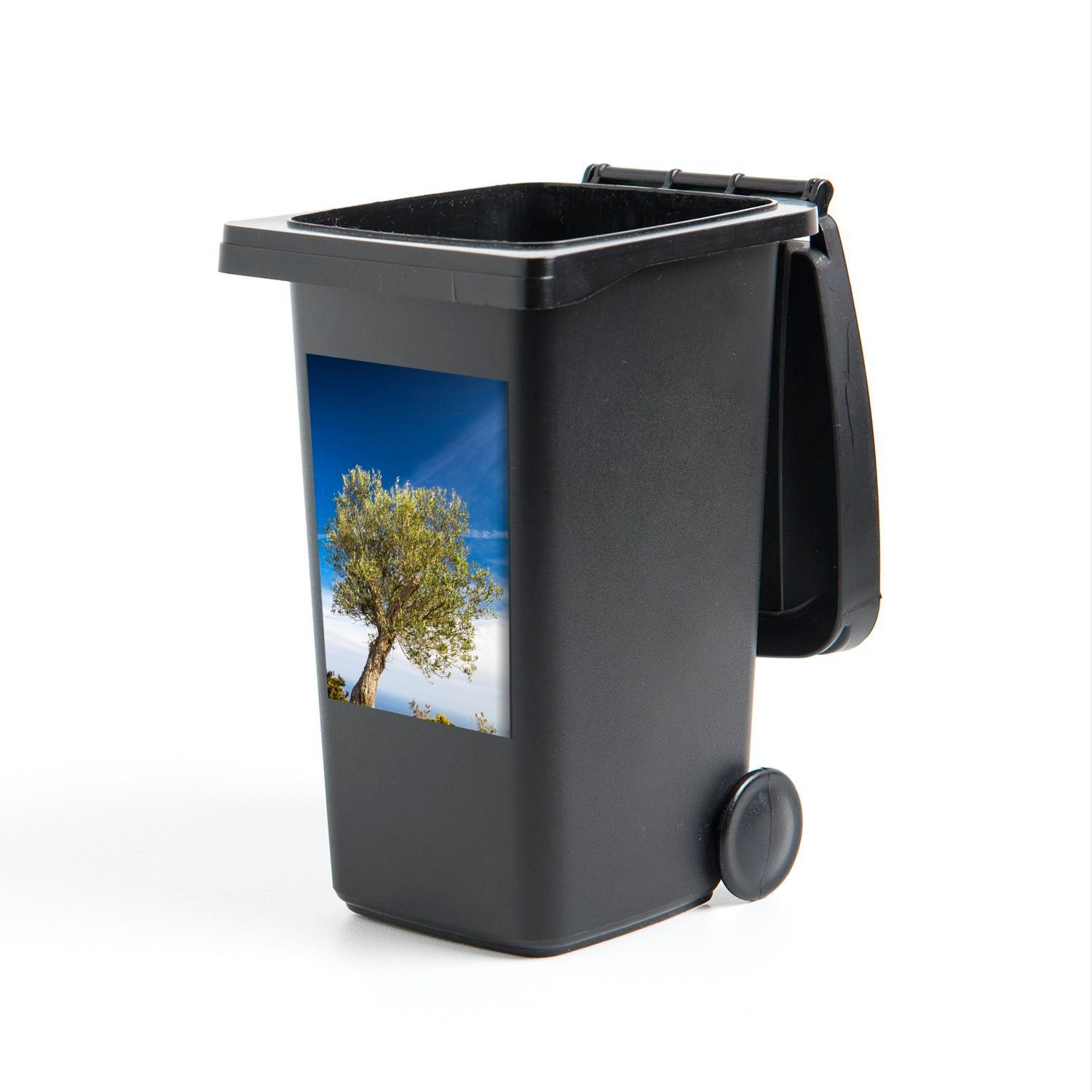 MuchoWow Wandsticker Ein Olivenbaum unter blauem Himmel (1 St), Mülleimer-aufkleber, Mülltonne, Sticker, Container, Abfalbehälter