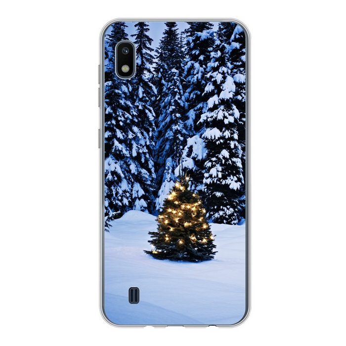 MuchoWow Handyhülle Eine winterliche Umgebung mit einem Tannenbaum Handyhülle Samsung Galaxy A10 Smartphone-Bumper Print Handy
