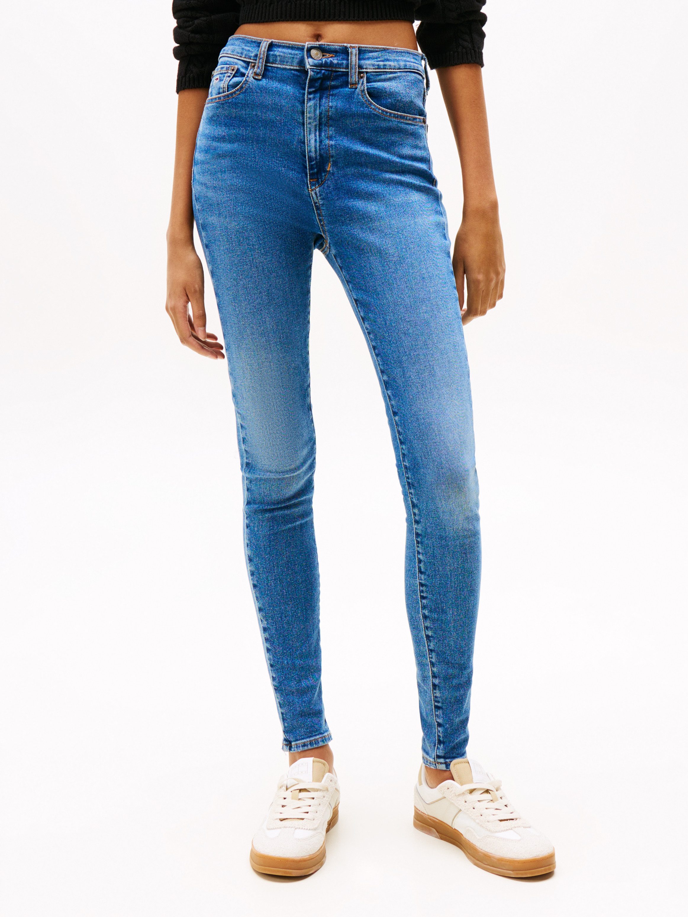Tommy Jeans Bootcut-Jeans SYLVIA HGH FLR Weite Beinform und Logo Stickerei günstig online kaufen