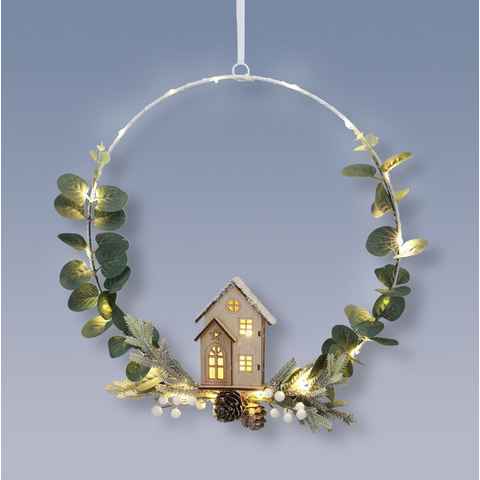 Spetebo Dekokranz LED Dekoring mit Holzhaus und Kunstblumen - 30 cm, Deko Ring aus Metall in weiß ca. 30 cm Durchmesser