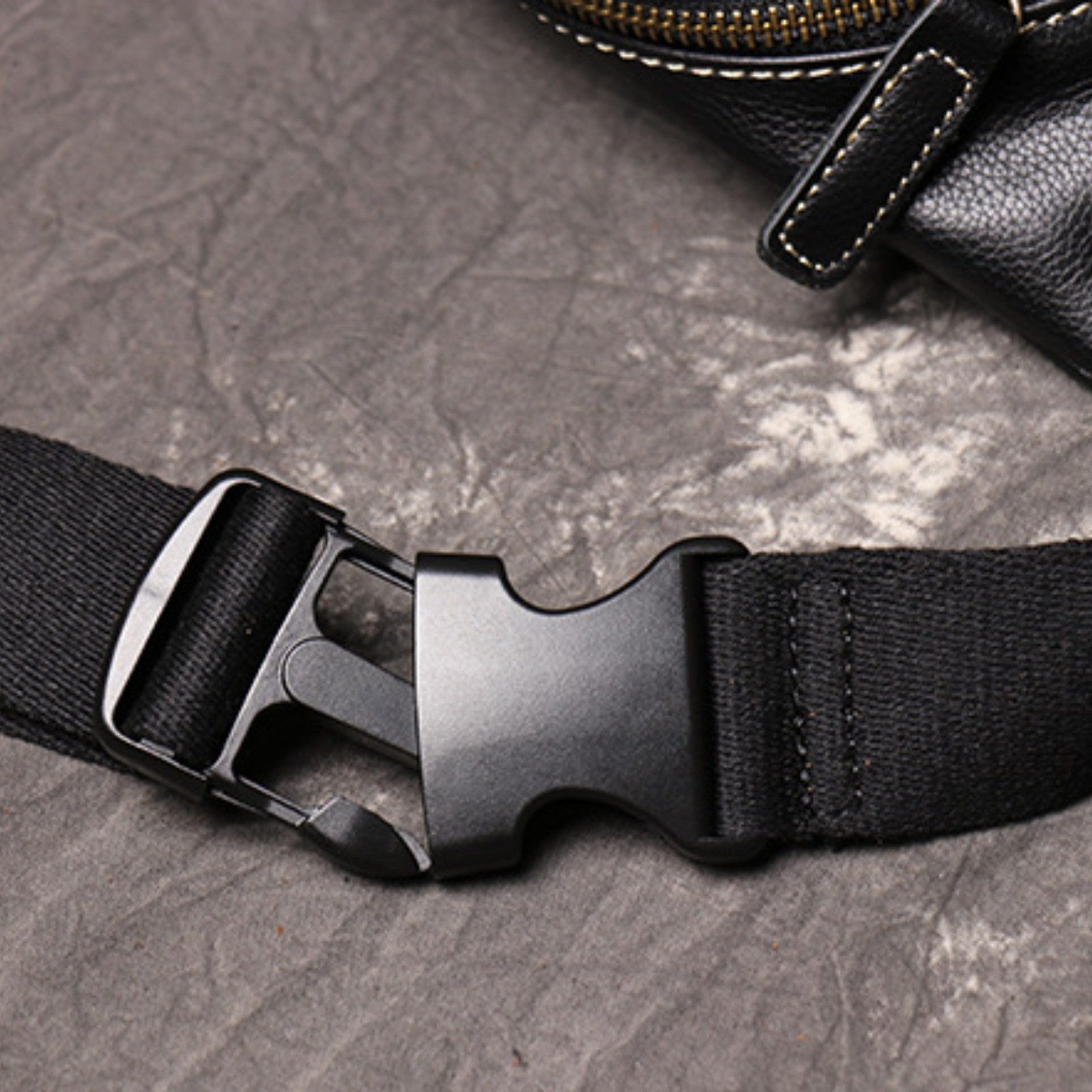 YUBRO-STUDIO Messenger Bag Herren Leder Sling Bag Umhängetasche Brusttasche Schultertasche Reise