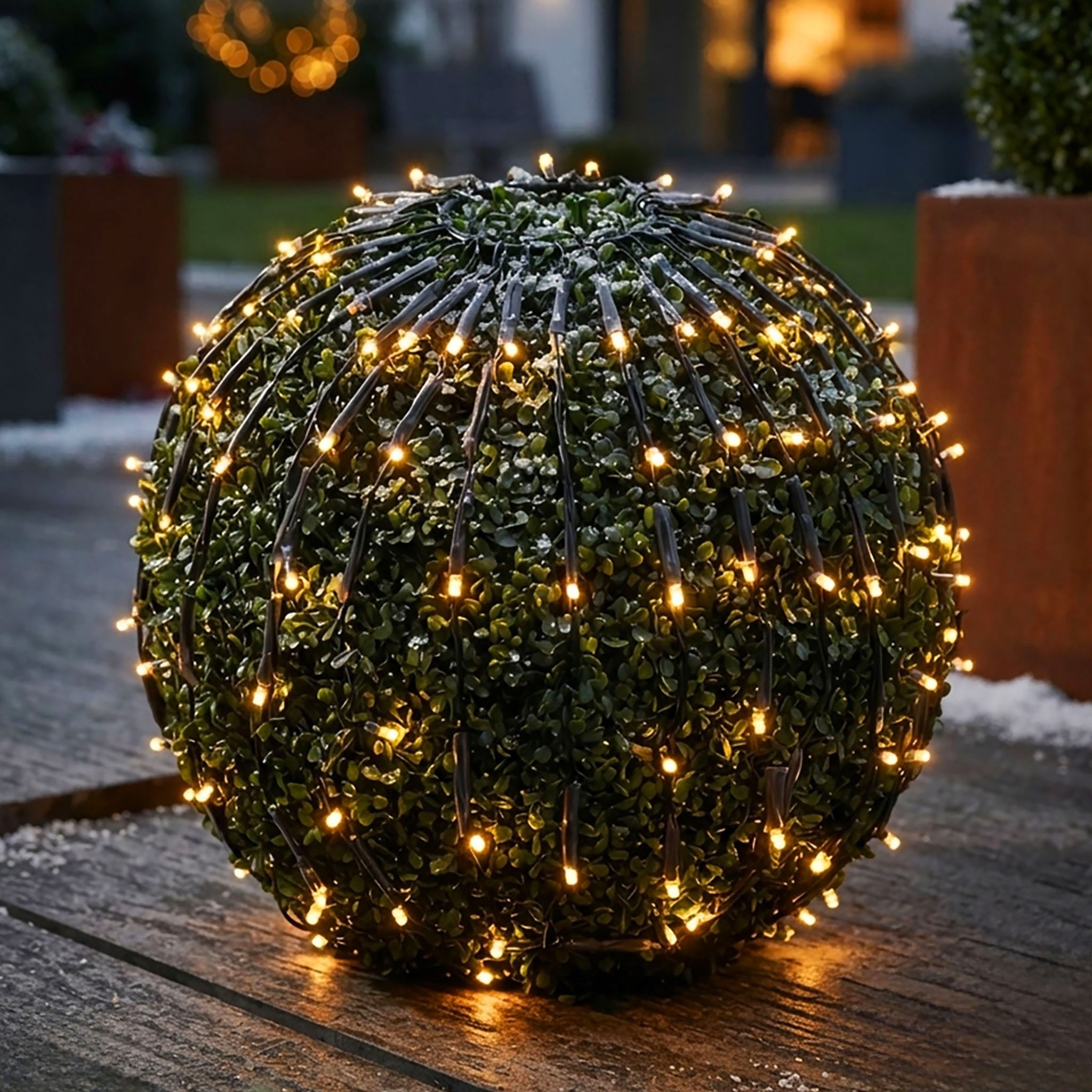 Spetebo LED-Lichternetz LED Buchsbaum Beleuchtung mit 100 LED warm weiß, 100-flammig, Garten Deko Lichtervorhang