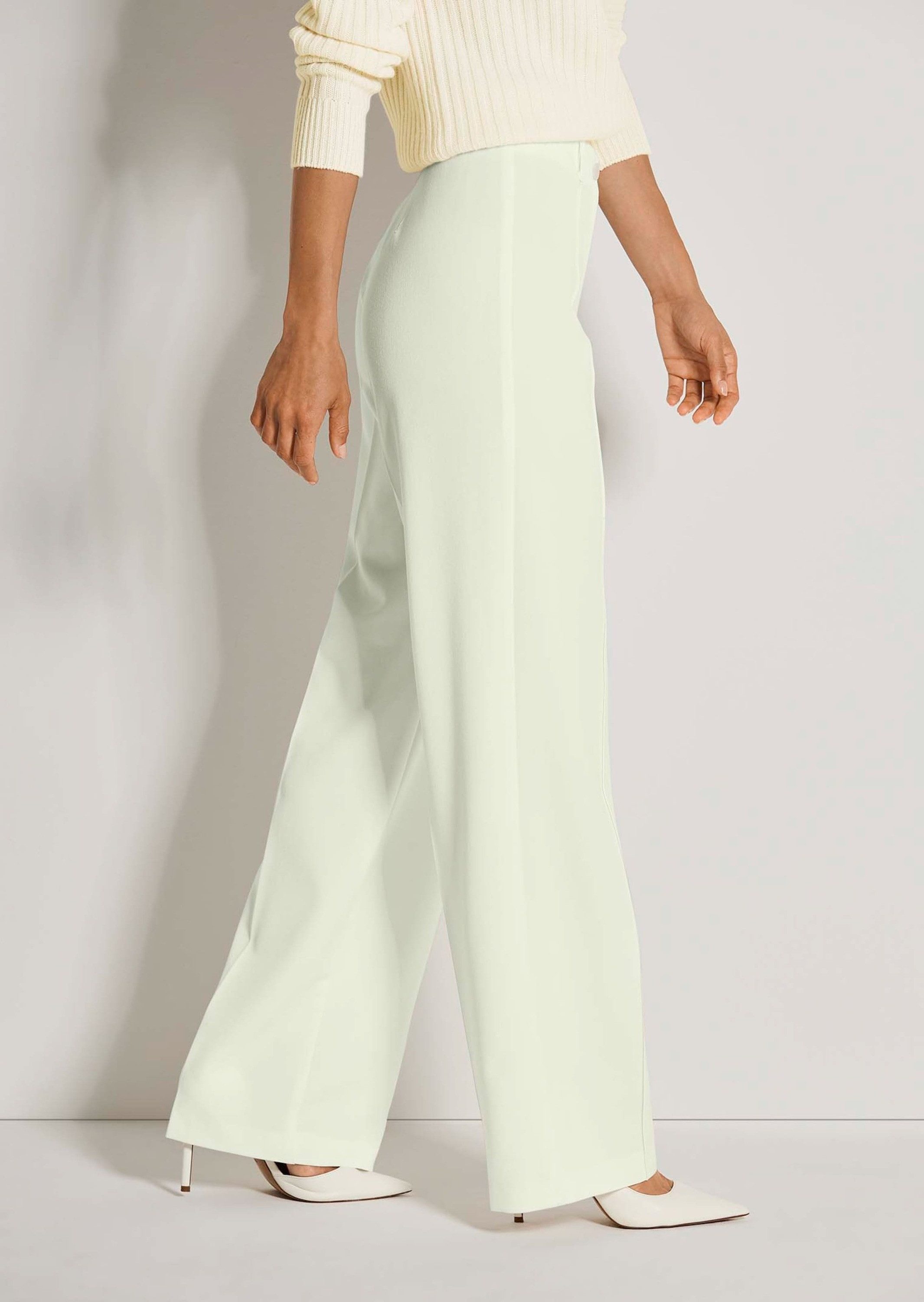 MADELEINE Stoffhose Kurzgröße: Gerade Hose mit weitem Bein, elastischer Bund, abgesteppte Biesen