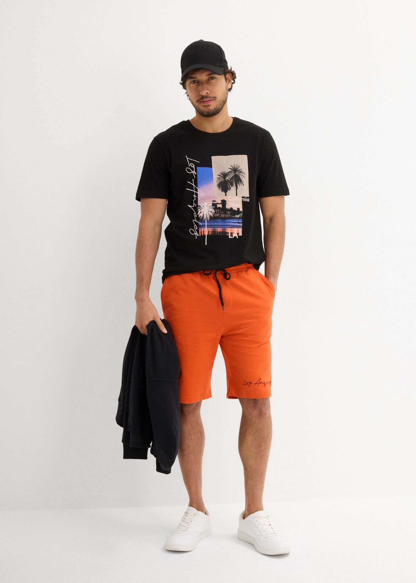 bonprix T-Shirt (Set, 2er) lockere Passform, aus Baumwolle, Kurzarm-Design, mit Frontprint