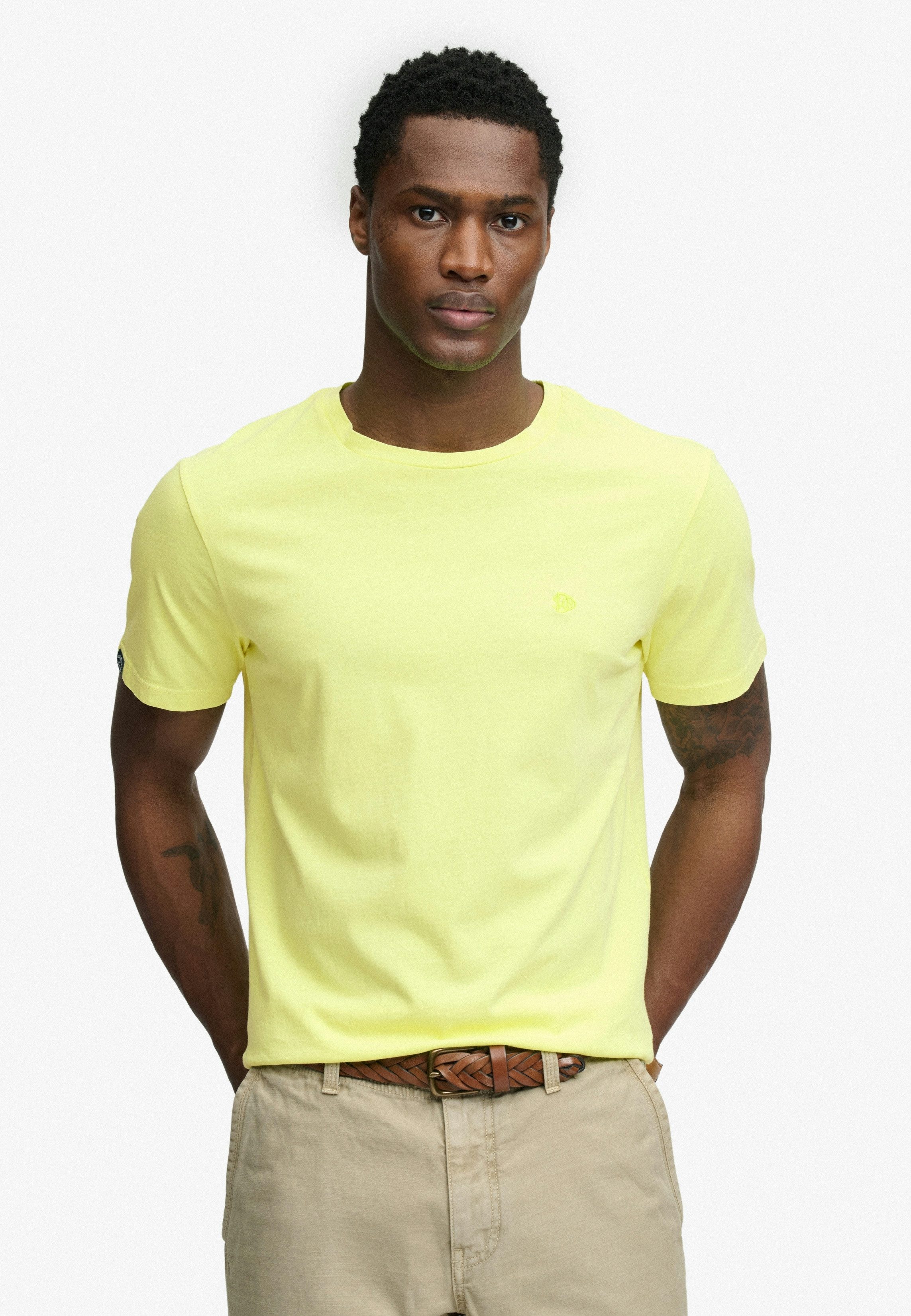 Superdry Rundhalsshirt CLASSIC ESSENTIAL NEON TEE Relaxed Fit, aus Baumwolle und Single Jersey, Kurzarm
