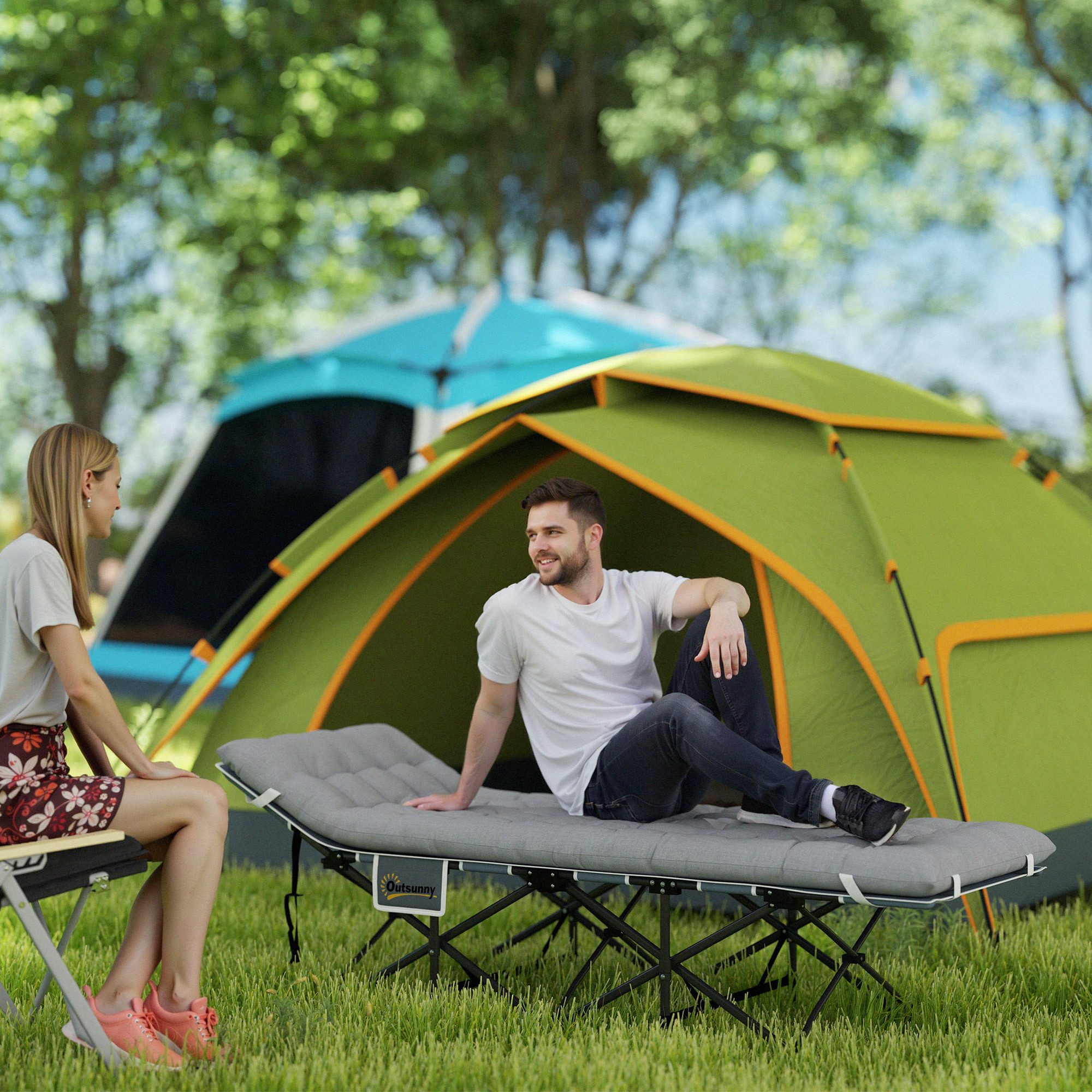 Outsunny Feldbett Campingliege für Erwachsene Klappbett mit Matratze Kopfkissen (Gästebett bis 150 kg, 1-St., faltbar Campingbett) 185 x 68 x 37 cm, für Outdoor, Garten Camping Reisen Hellgrau