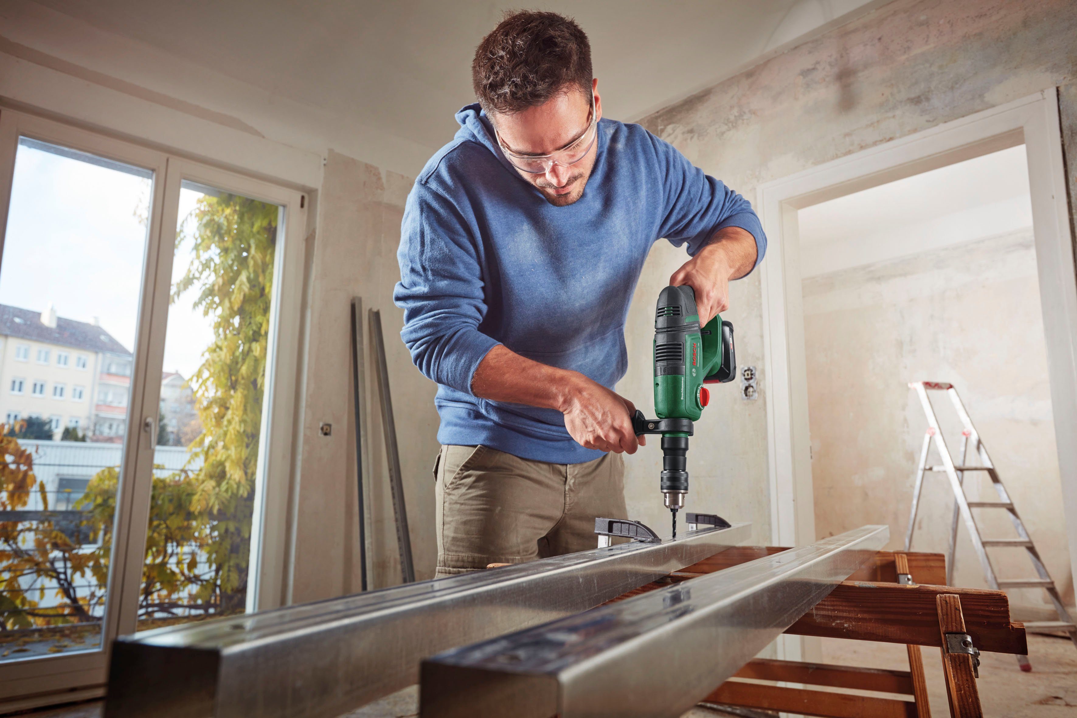 Bosch 18 V Akku-Bohrhammer Bosch Universal Hammer 18V inkl. 2,5 Ah Akkus günstig online kaufen