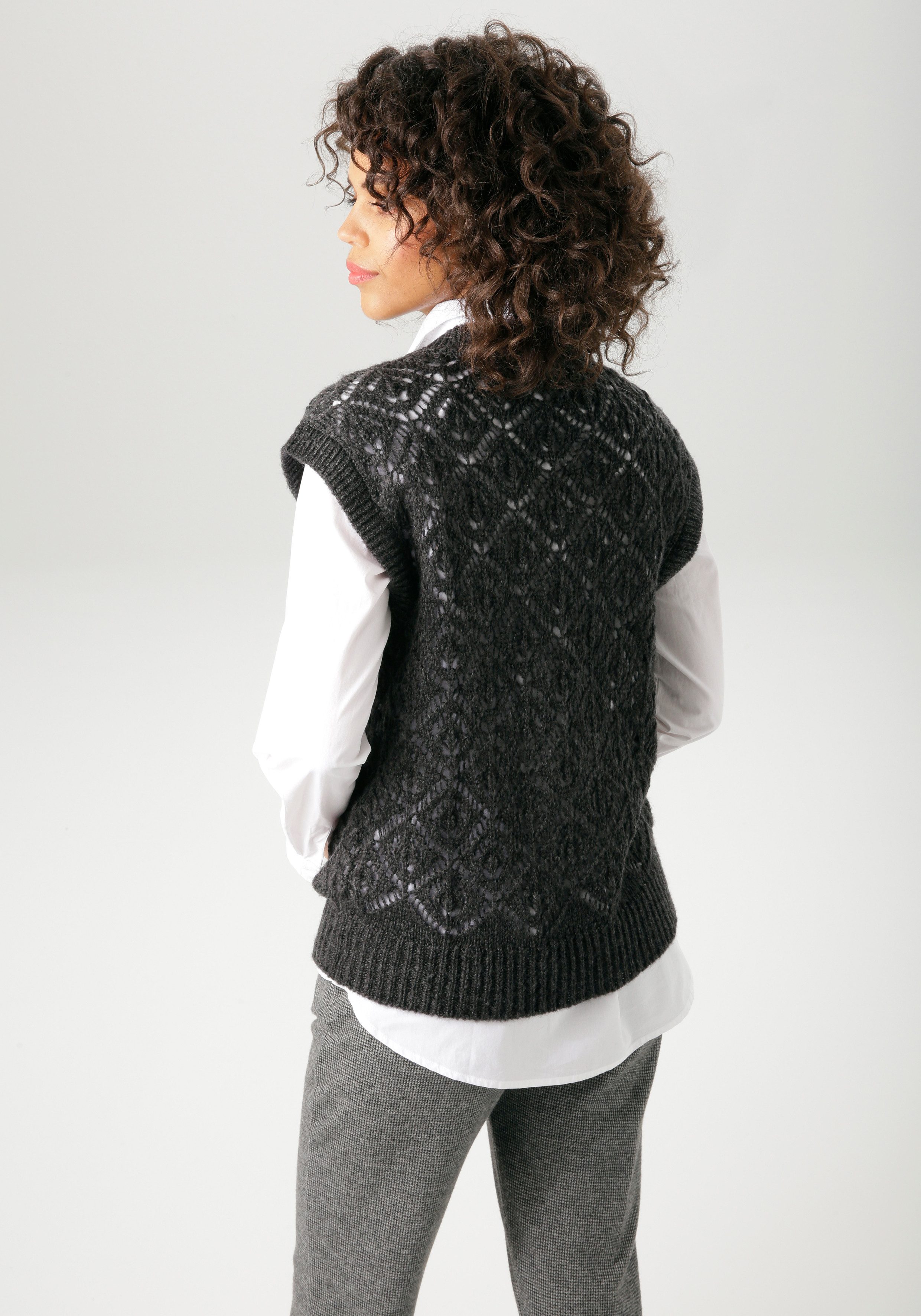 Aniston CASUAL Pullunder mit trendigem Ajour-Strick-Muster günstig online kaufen