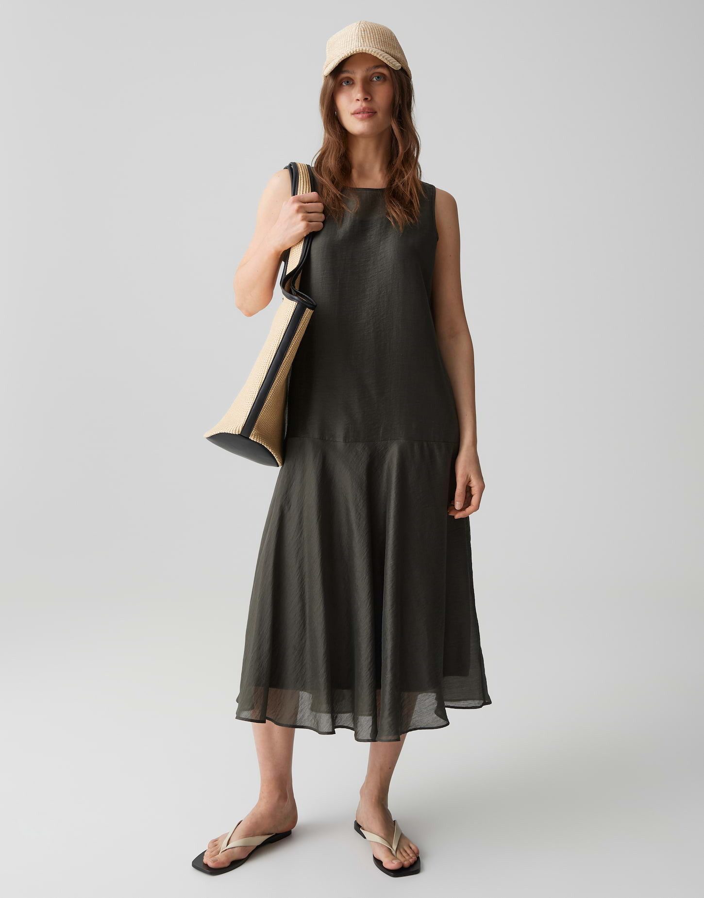 OPUS Sommerkleid Welsa aus leichter Webware mit dezenter Struktur Das Volantdetail bringt Bewegung in die Silhouette