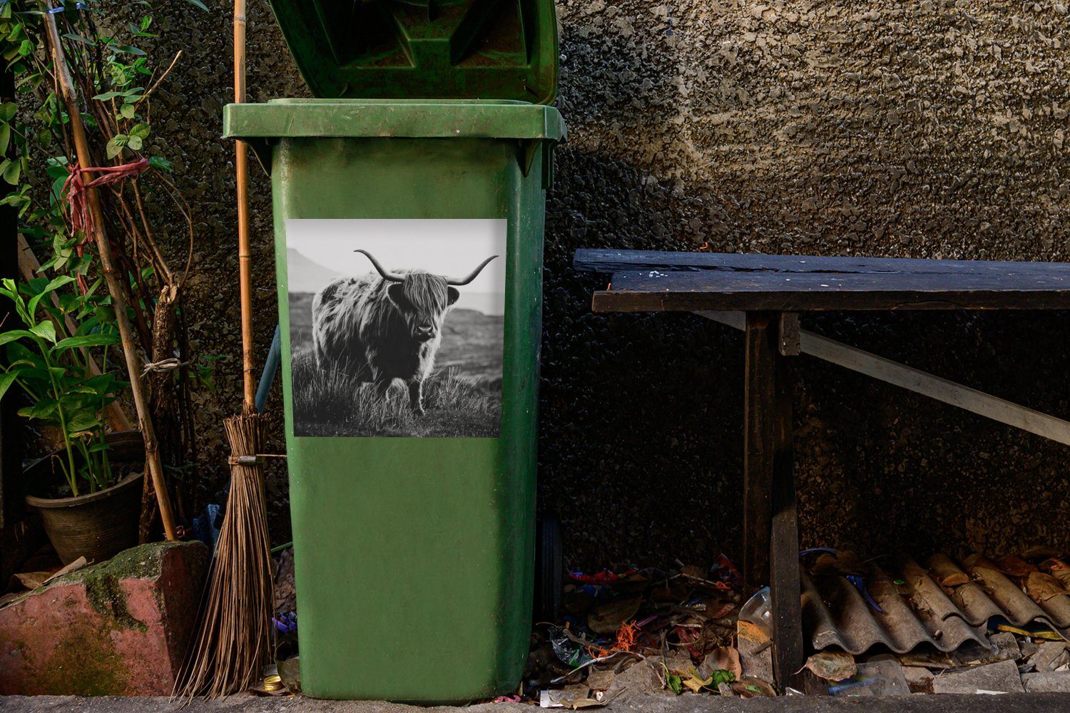Kühe Wandsticker Abfalbehälter Schottischer - Container, Mülltonne, Hochlandbewohner Sticker, Tiere - und MuchoWow St), (1 - Mülleimer-aufkleber, Schwarz Natur -