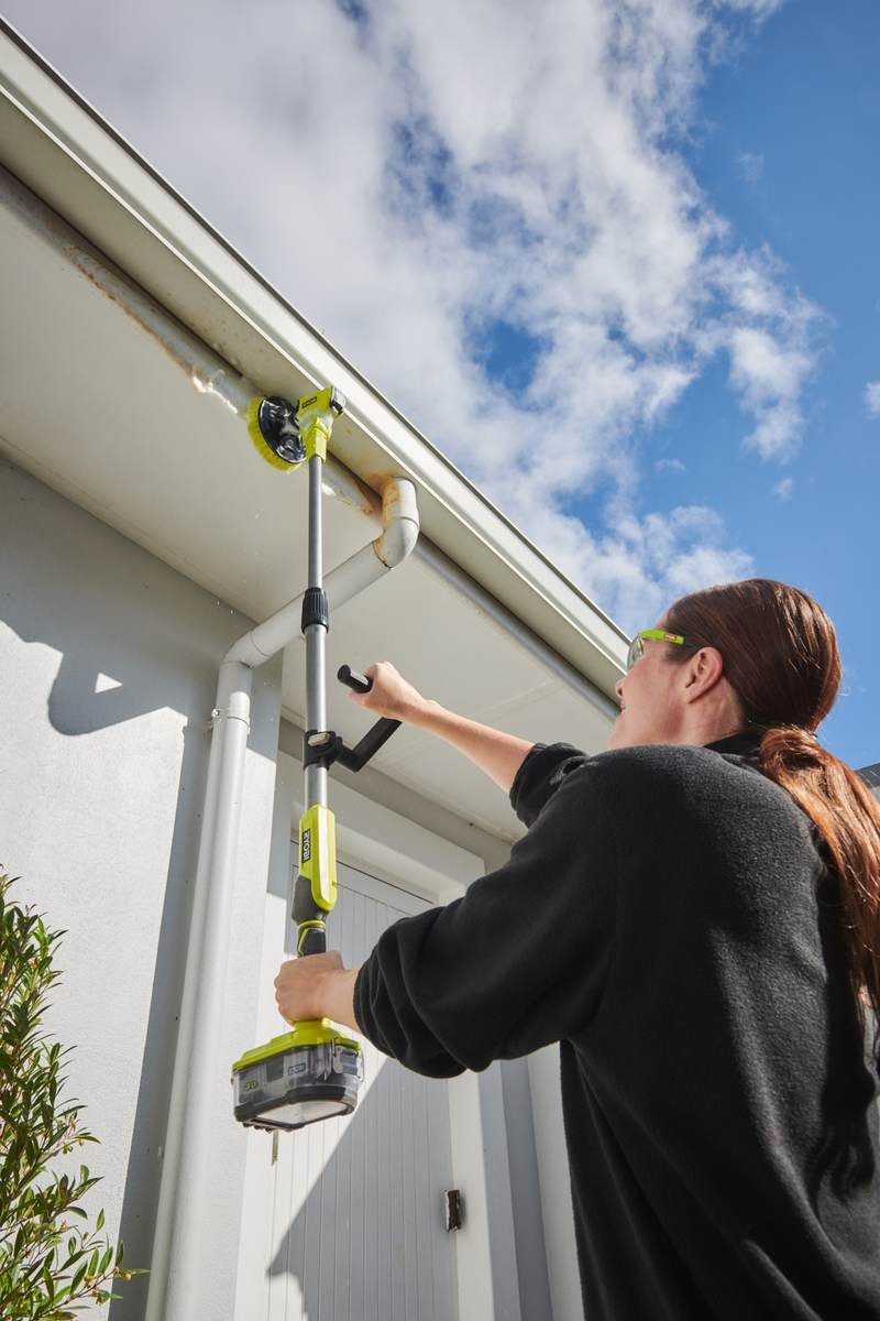 RYOBI Akku-Oberflächenbürste Ryobi Akku Reinigungsbürste ONE+ 18V Ø15cm, teleskopierbar R18TPS-120G