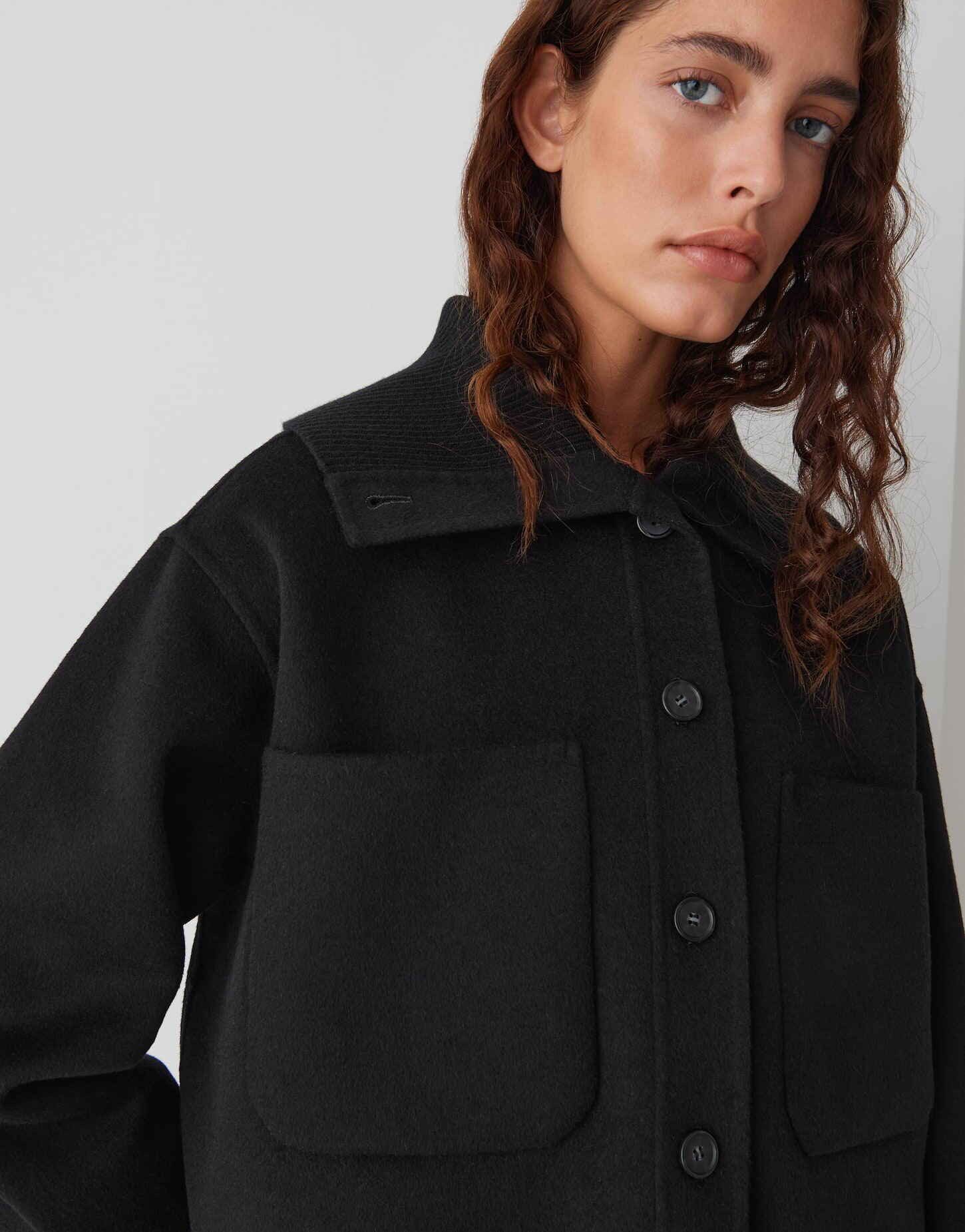 OPUS Wolljacke JOSIA mit breitem Strickkragen überschnittene Schulter mit Langarm, aufgesetzte Taschen vorne – Bild 4 von 5