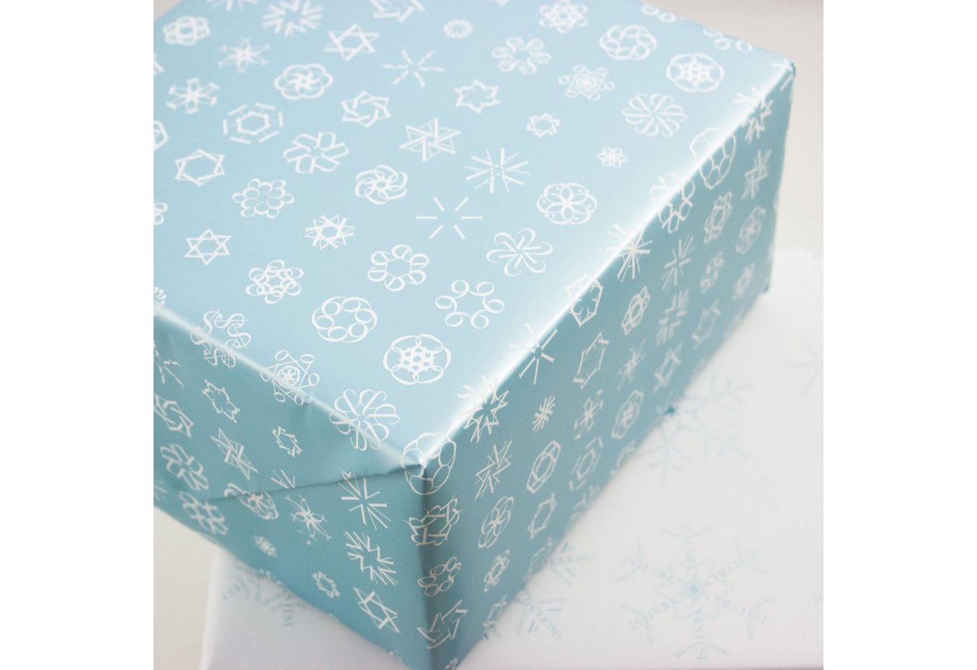 Thumbnail - Bow & Hummingbird Geschenkpapier Geschenkpapier Schneeflocken II